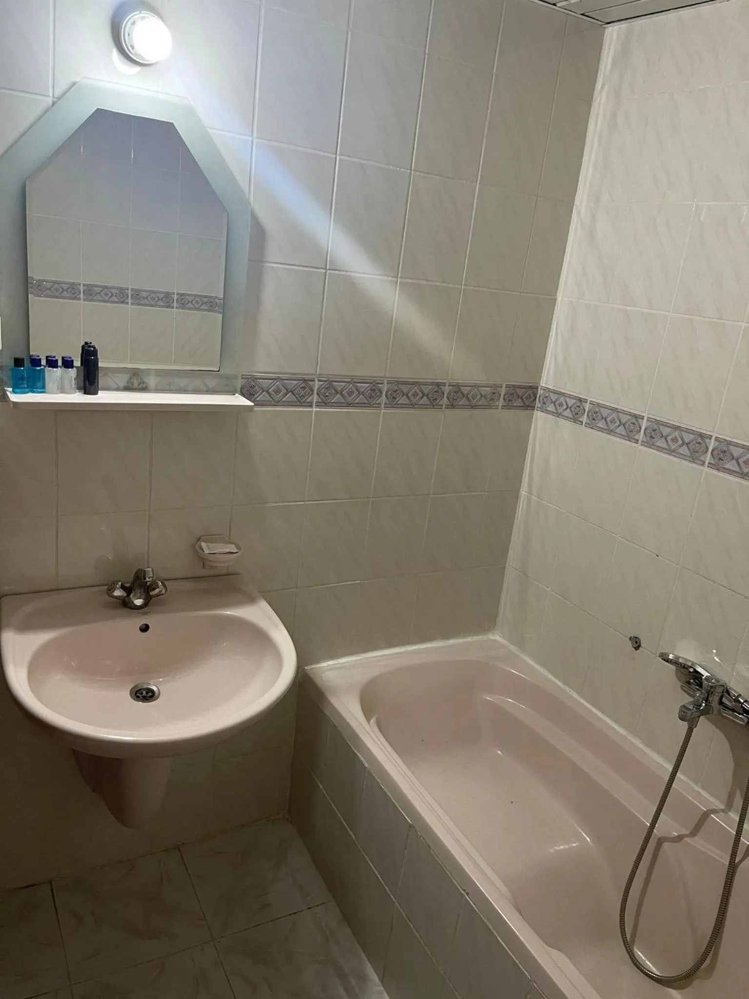 Shower in Hotel Karyatit Kaleici