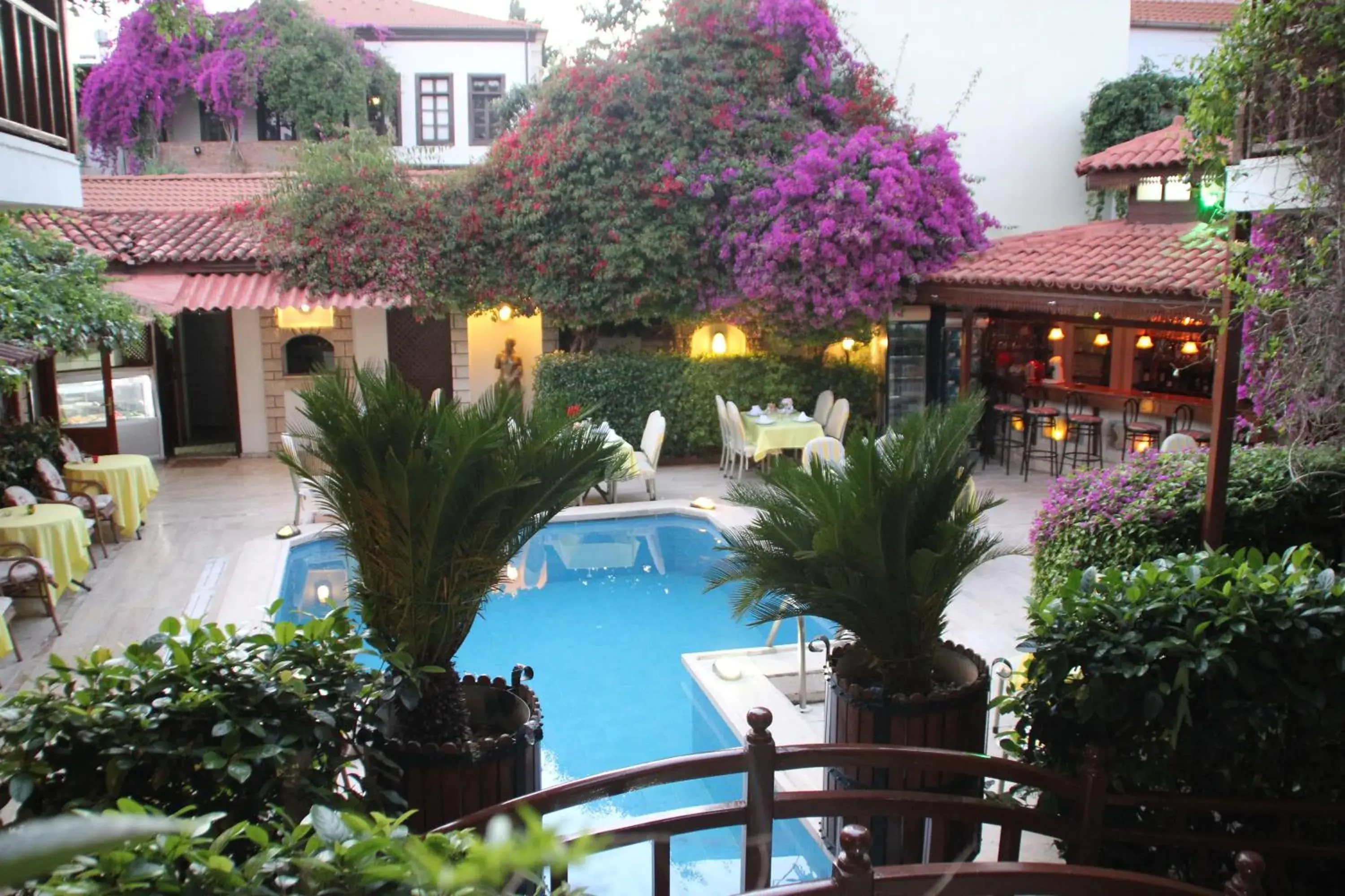 Restaurant/places to eat in Hotel Karyatit Kaleici Restaurant/places to eat in Hotel Karyatit Kaleici