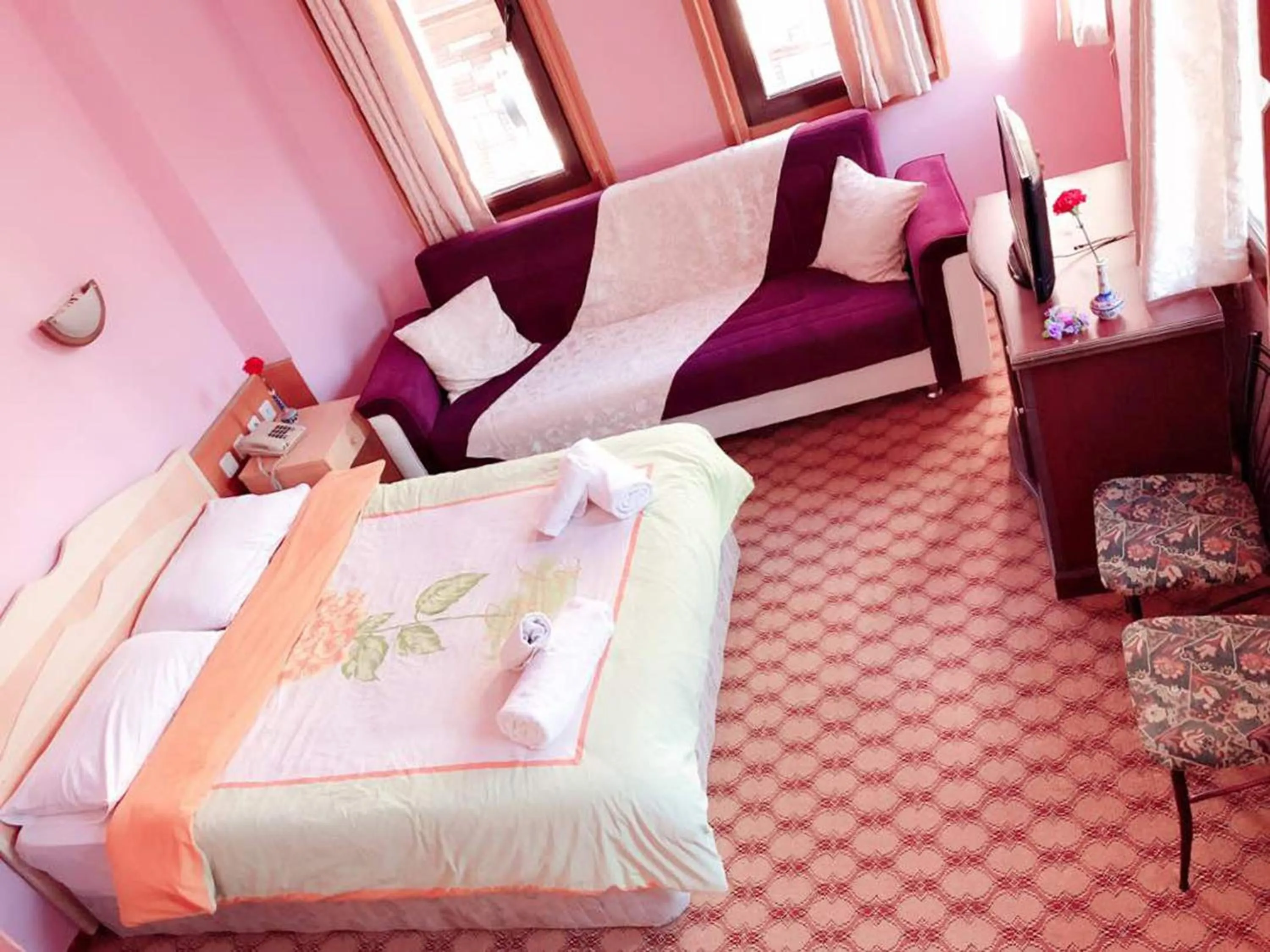 Shower, Bed in Hotel Karyatit Kaleici