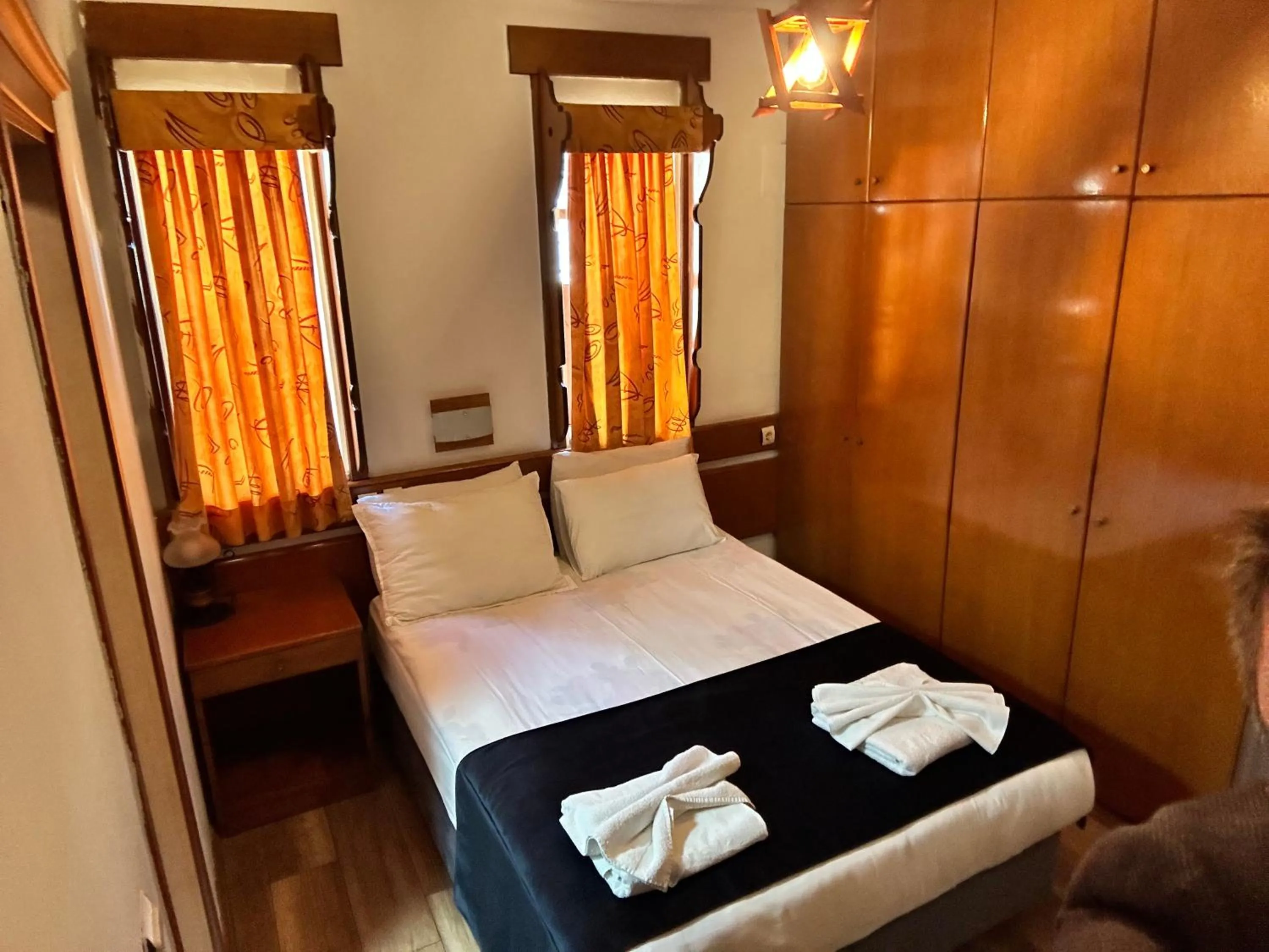 Bedroom, Bed in Hotel Karyatit Kaleici