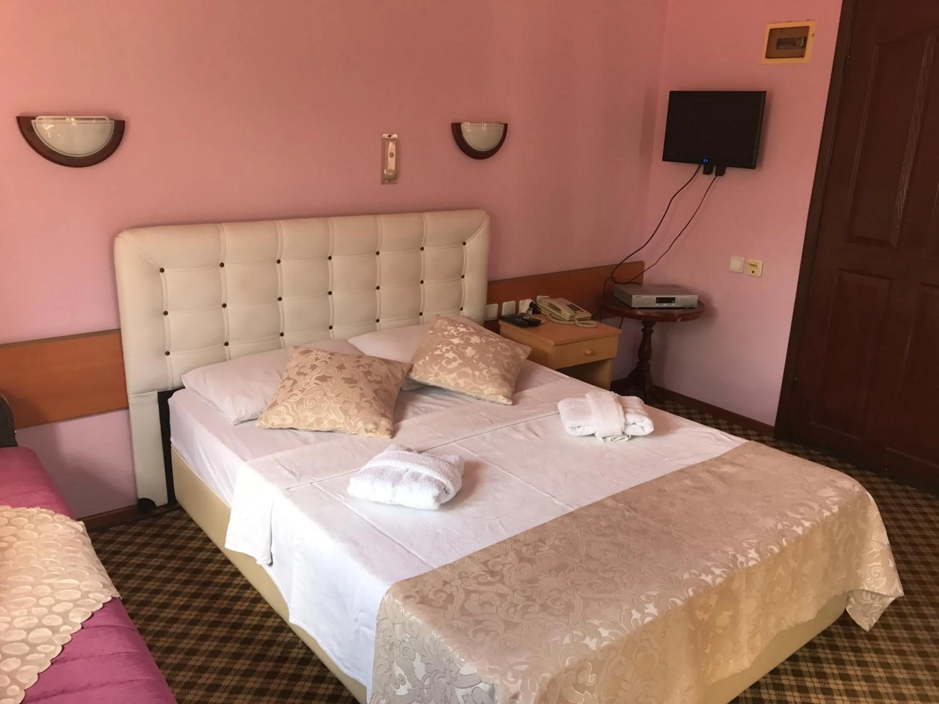 Bathroom, Bed in Hotel Karyatit Kaleici