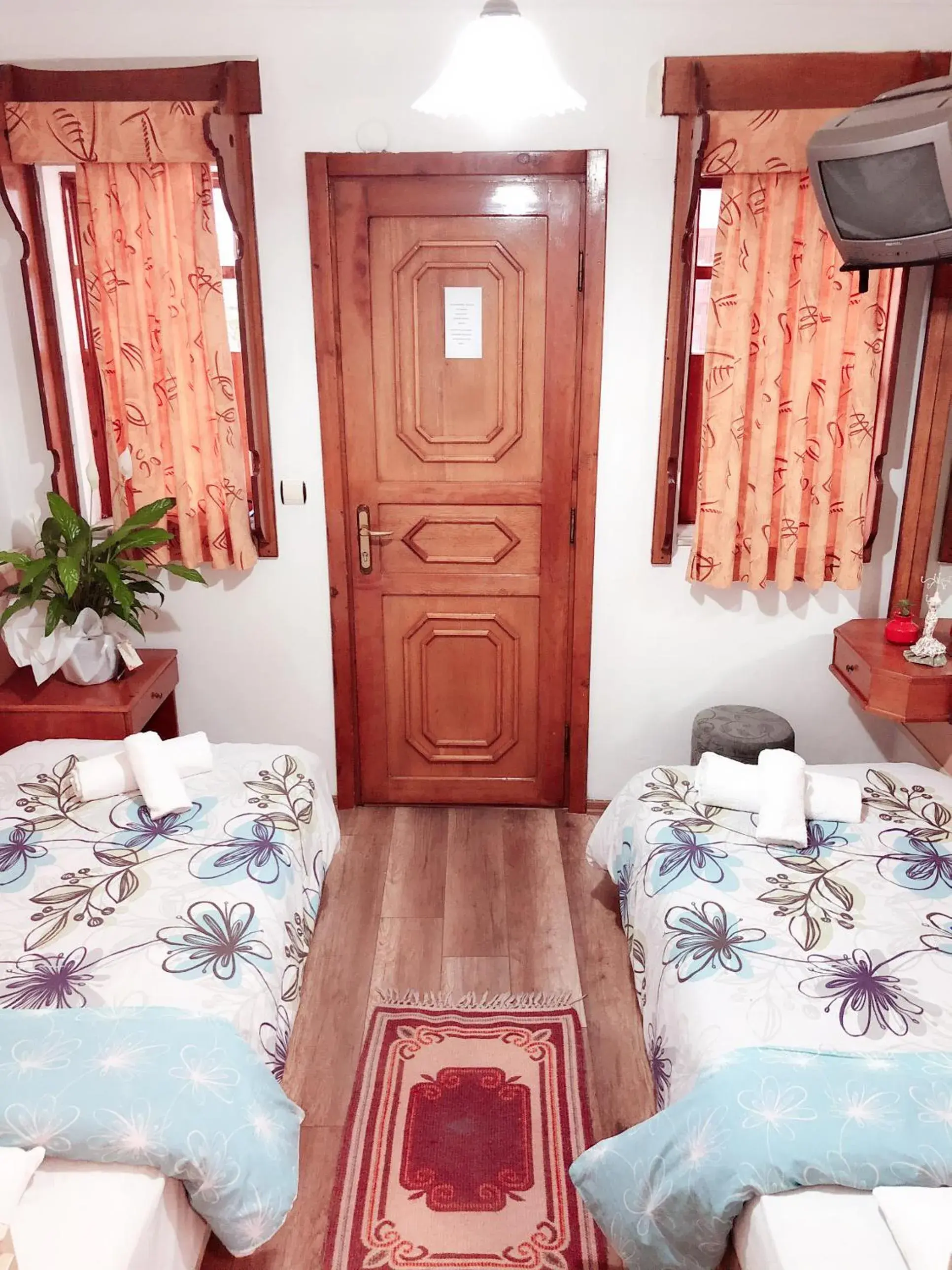 Standard Single Room with Shower in Hotel Karyatit Kaleici Standard Single Room with Shower in Hotel Karyatit Kaleici