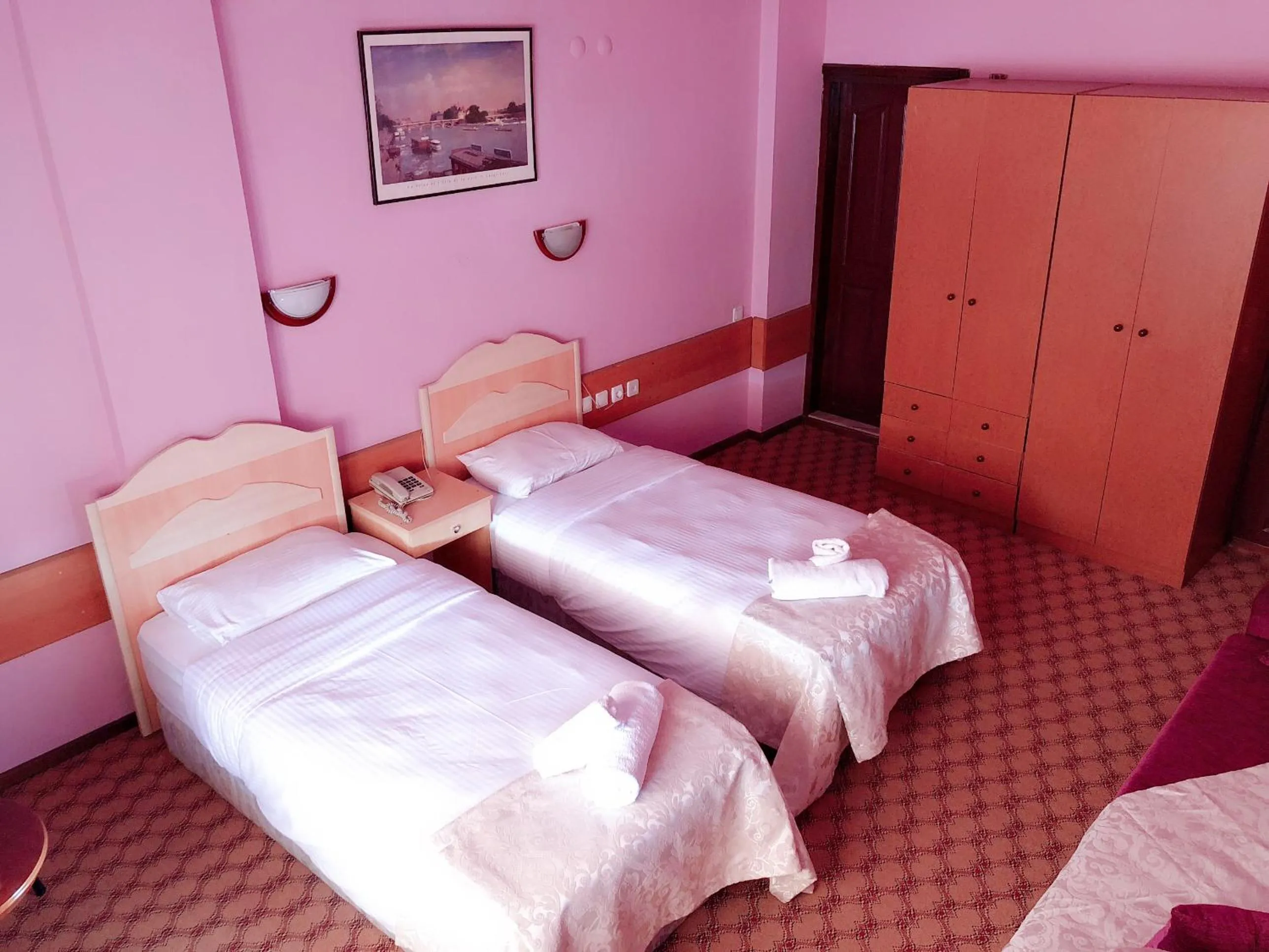 Shower, Bed in Hotel Karyatit Kaleici