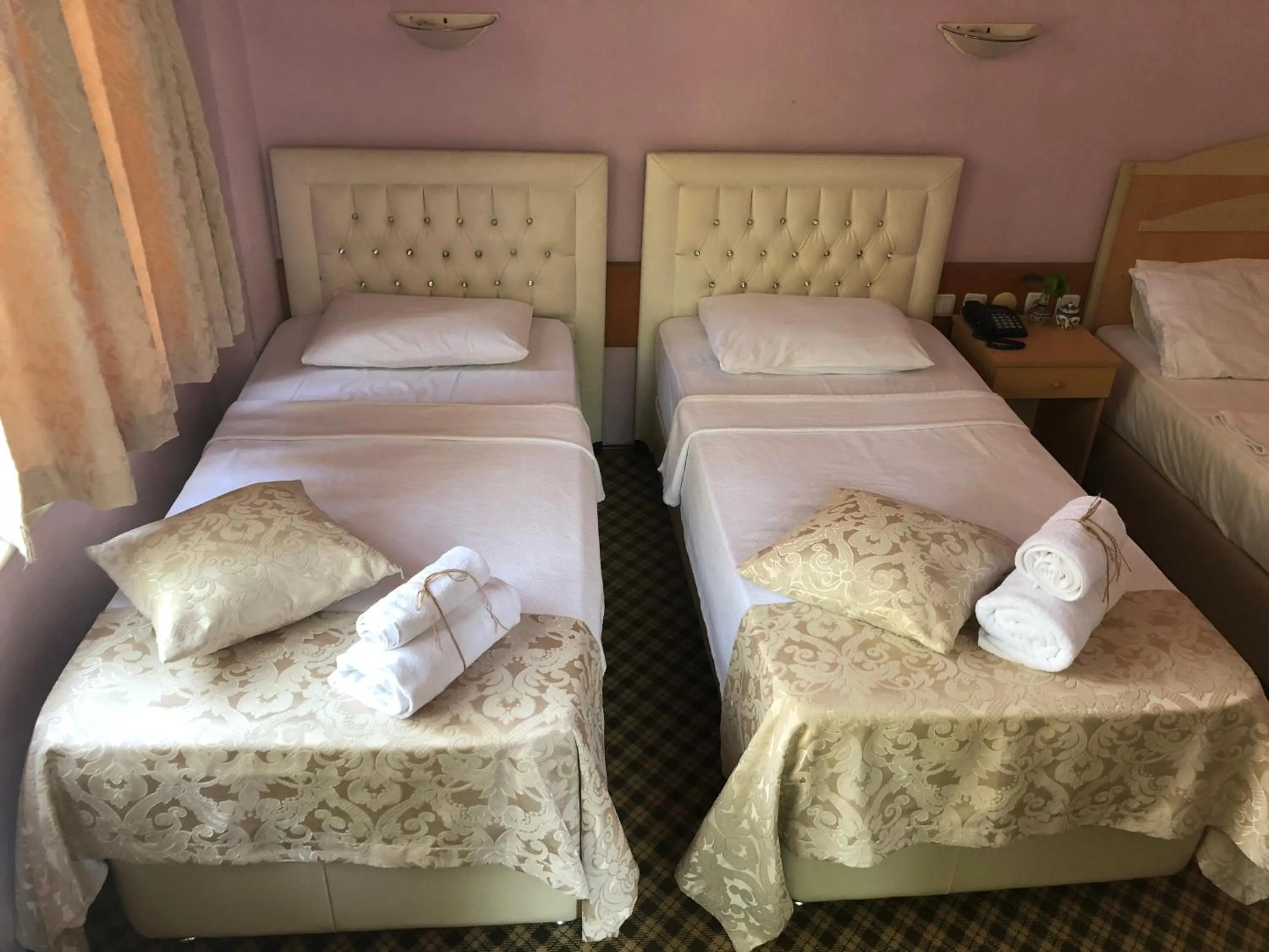 Shower, Bed in Hotel Karyatit Kaleici