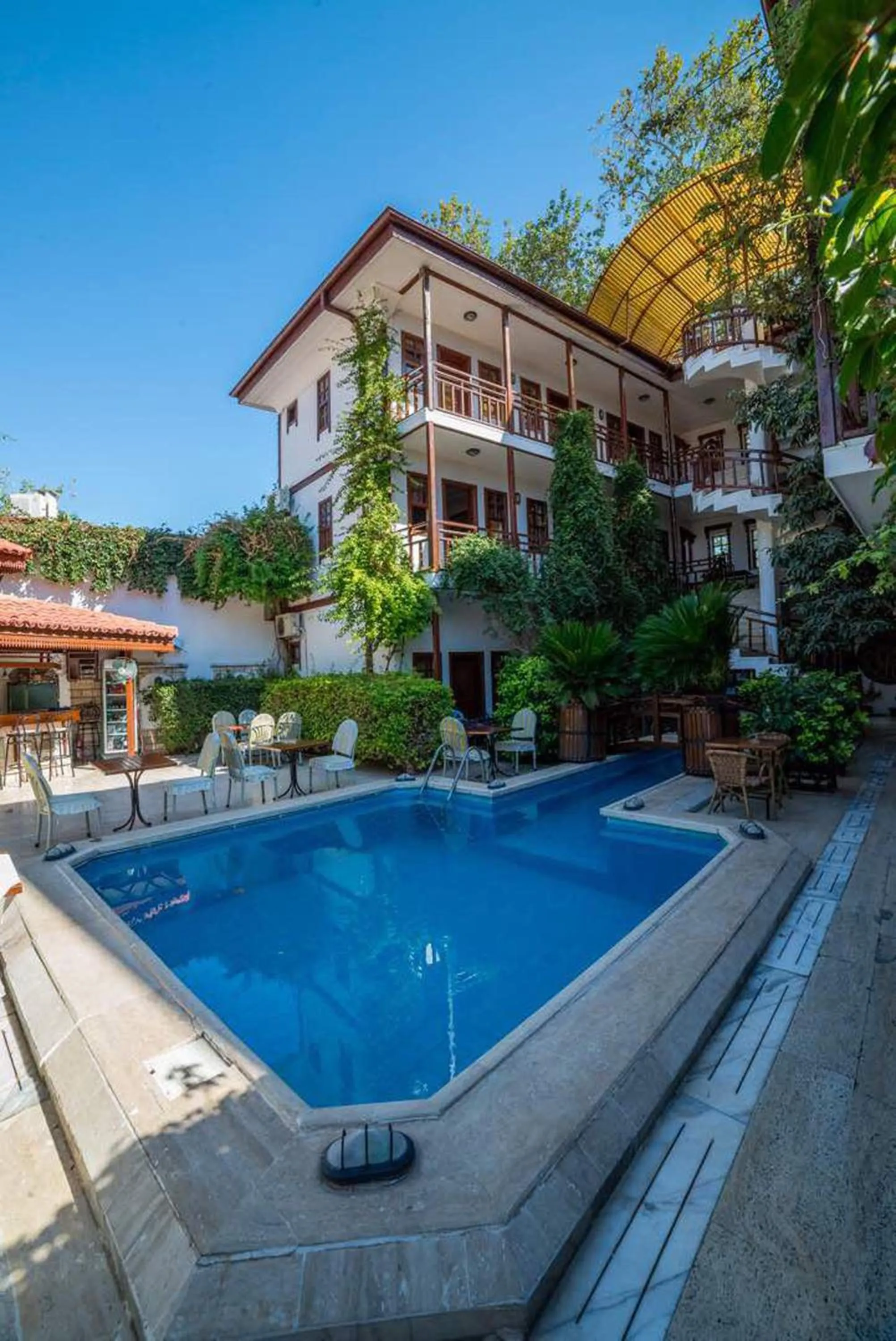 Garden in Hotel Karyatit Kaleici