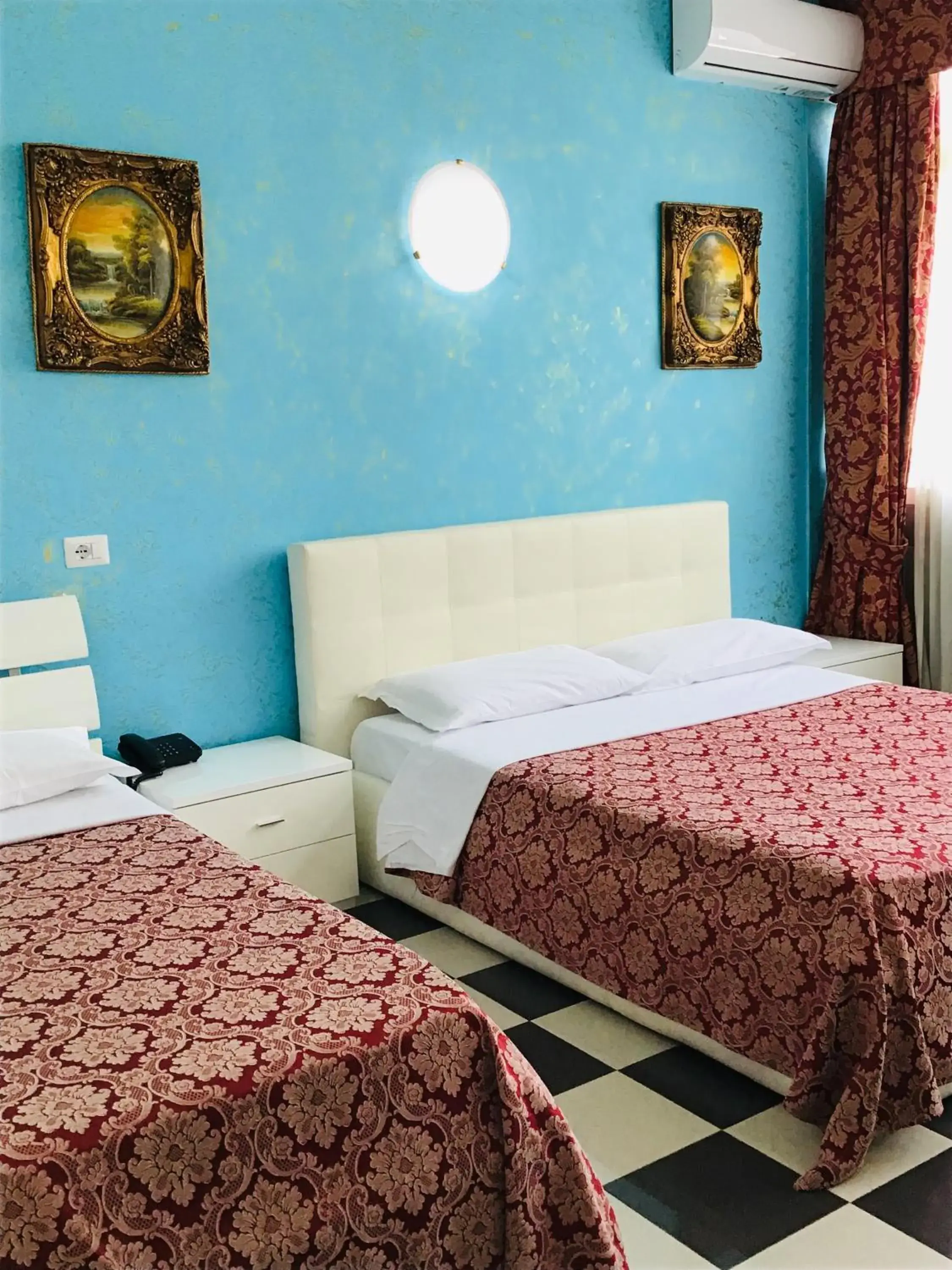 Bed in Hotel Giulietta e Romeo Bed in Hotel Giulietta e Romeo