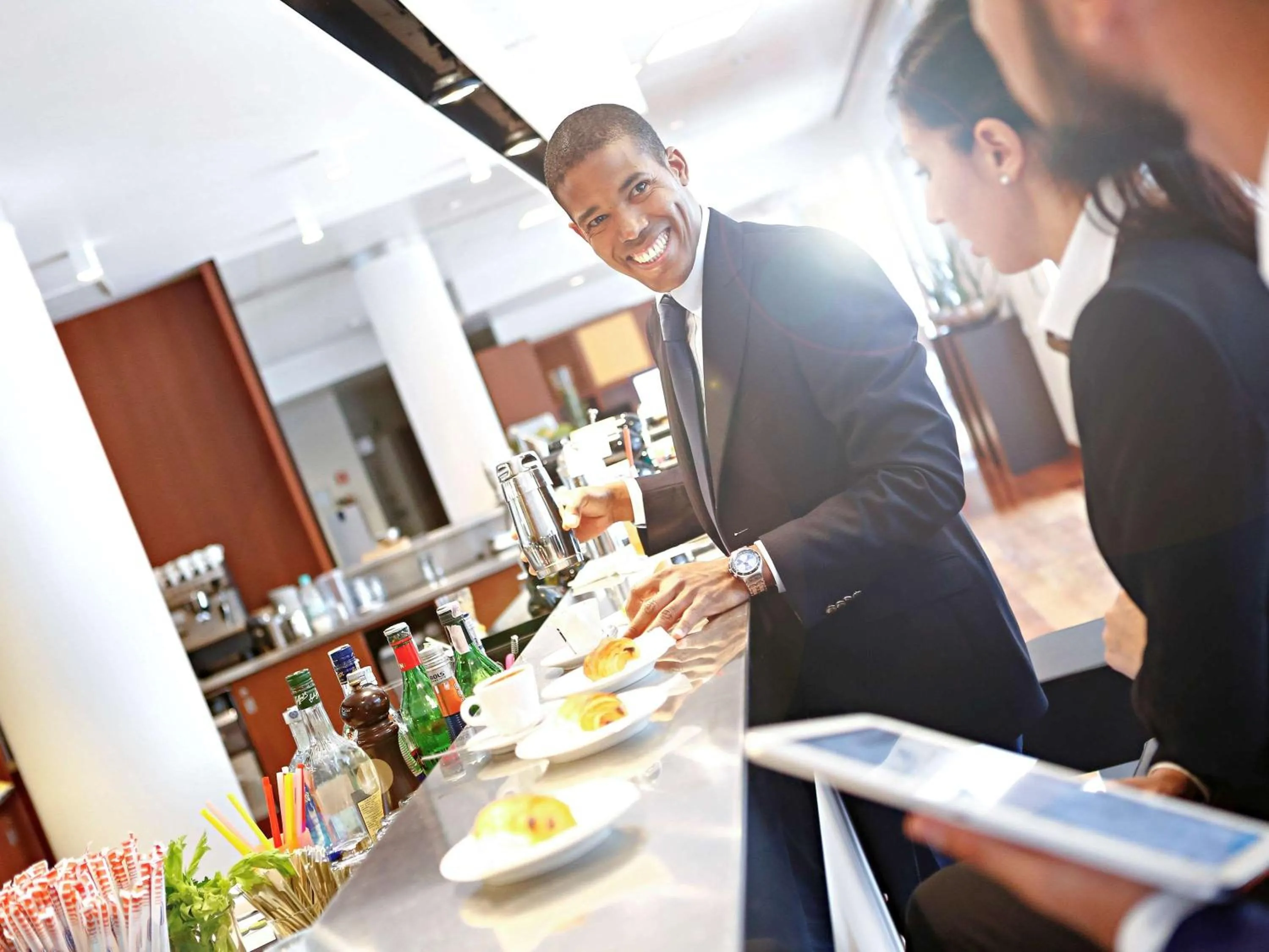 Lounge or bar in Novotel Milano Malpensa Aeroporto