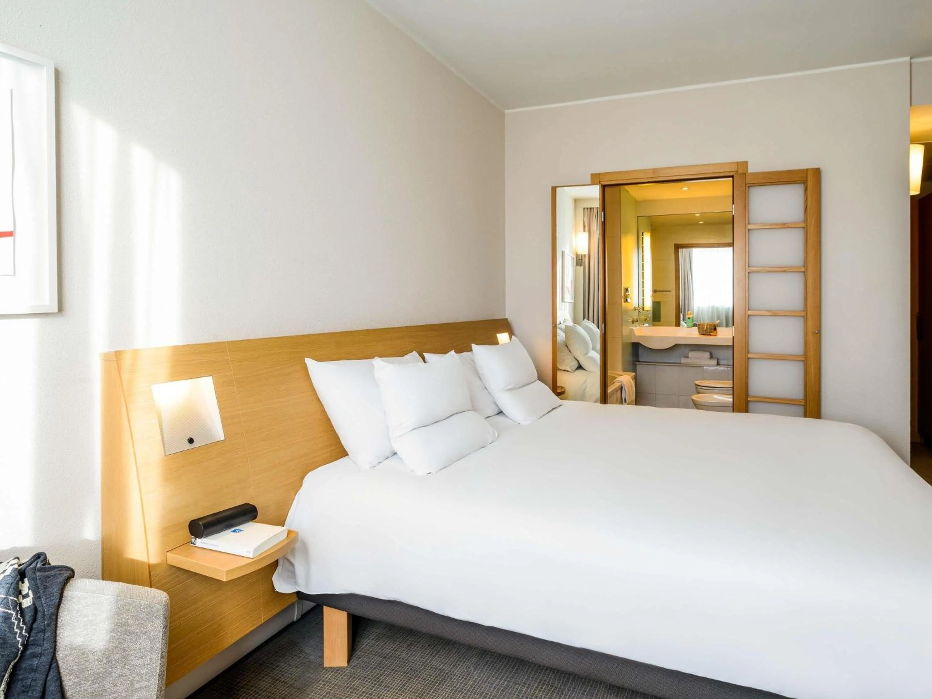 Bedroom, Bed in Novotel Milano Malpensa Aeroporto