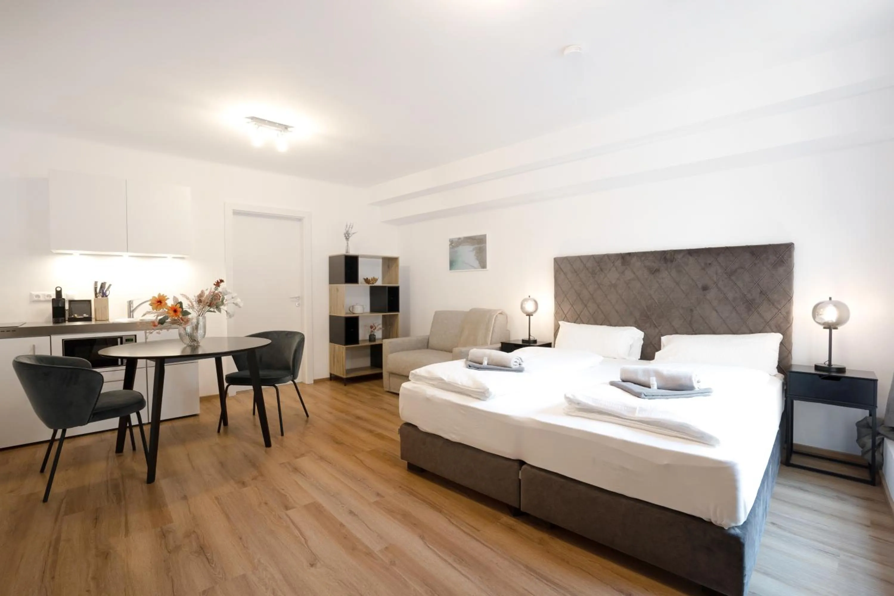 Bed in easy-flat Hauptplatz - City Center Apartments with a Kitchen