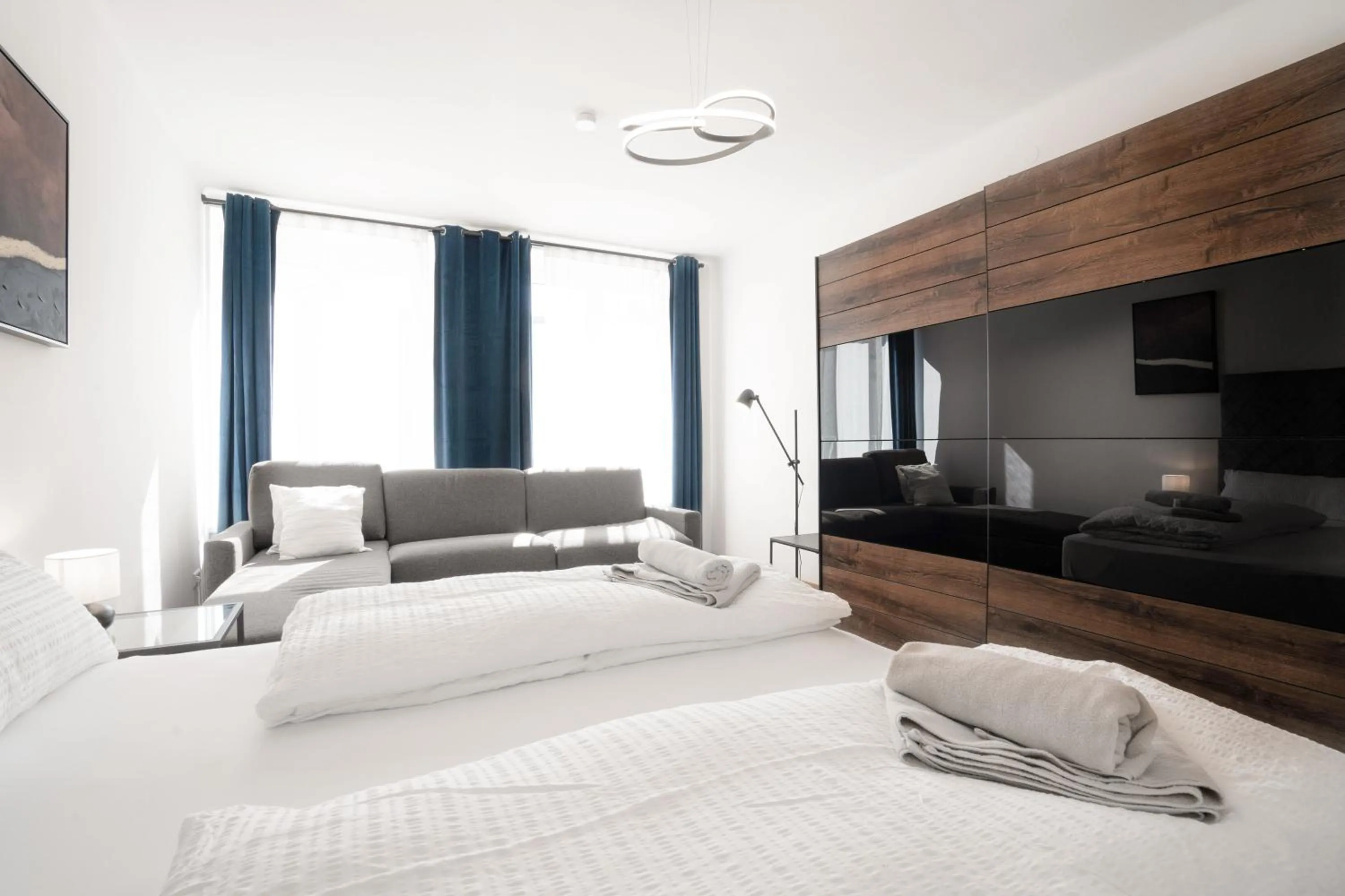 Bed in easy-flat Hauptplatz - City Center Apartments with a Kitchen