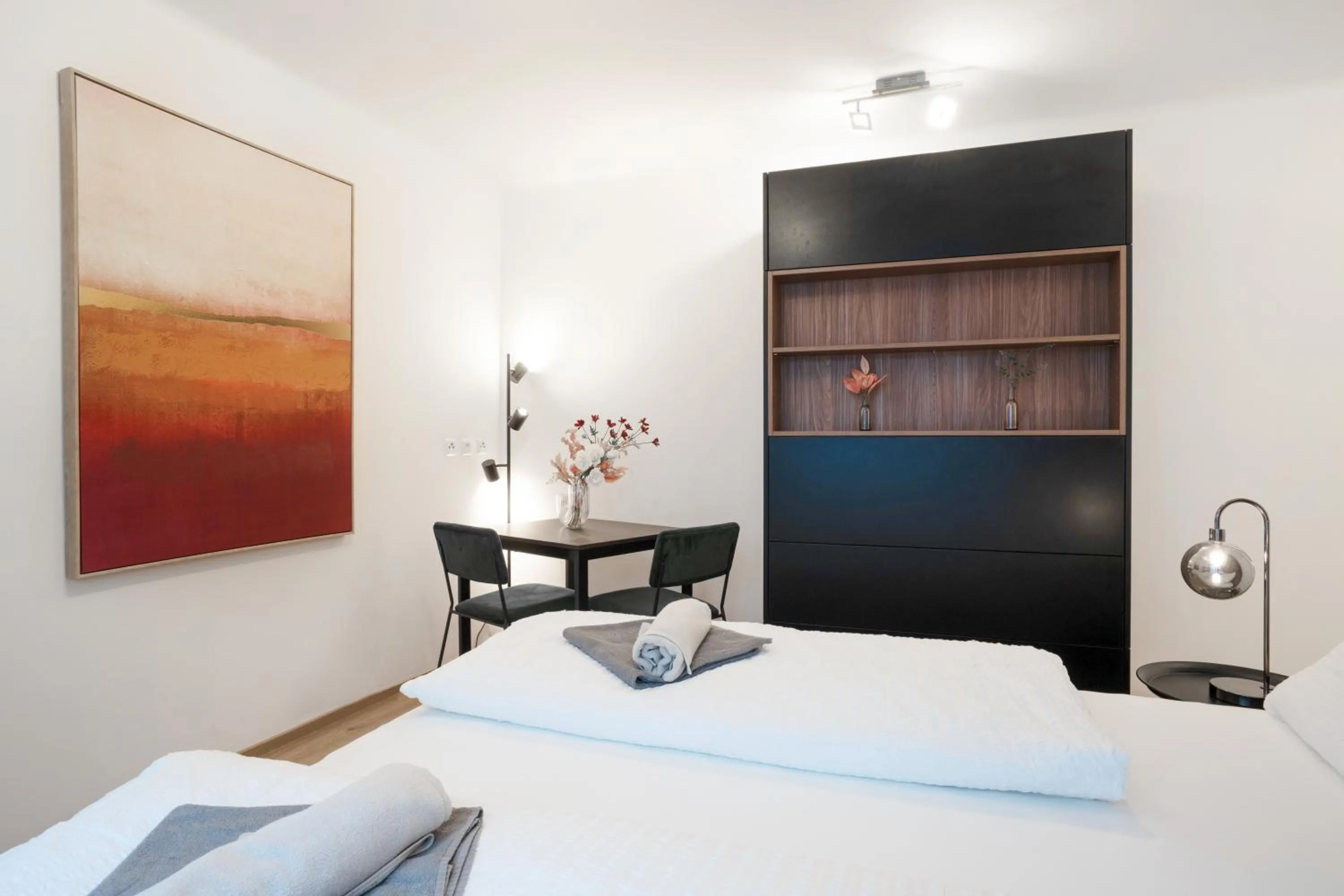 Bed in easy-flat Hauptplatz - City Center Apartments with a Kitchen