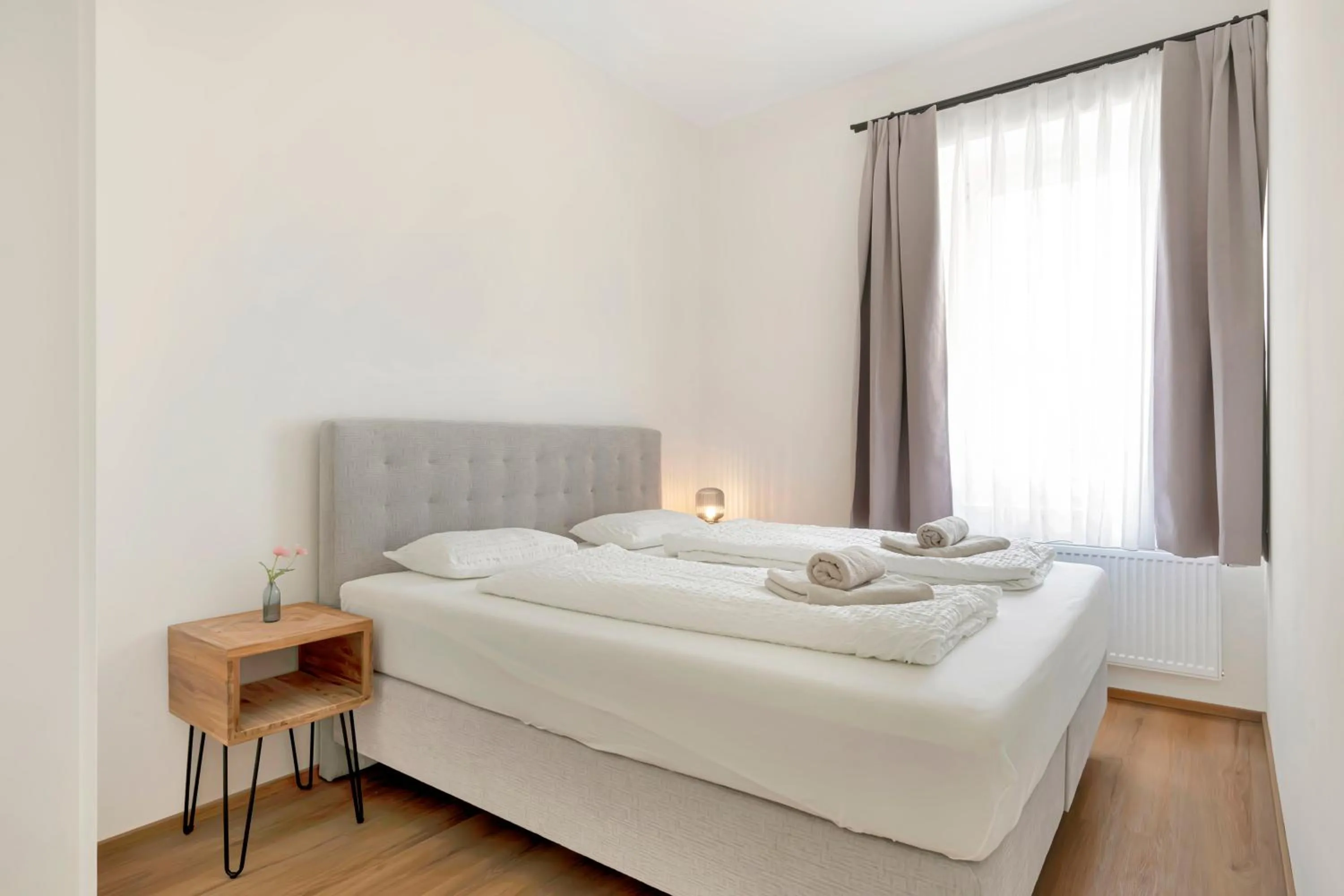 Bed in easy-flat Hauptplatz - City Center Apartments with a Kitchen