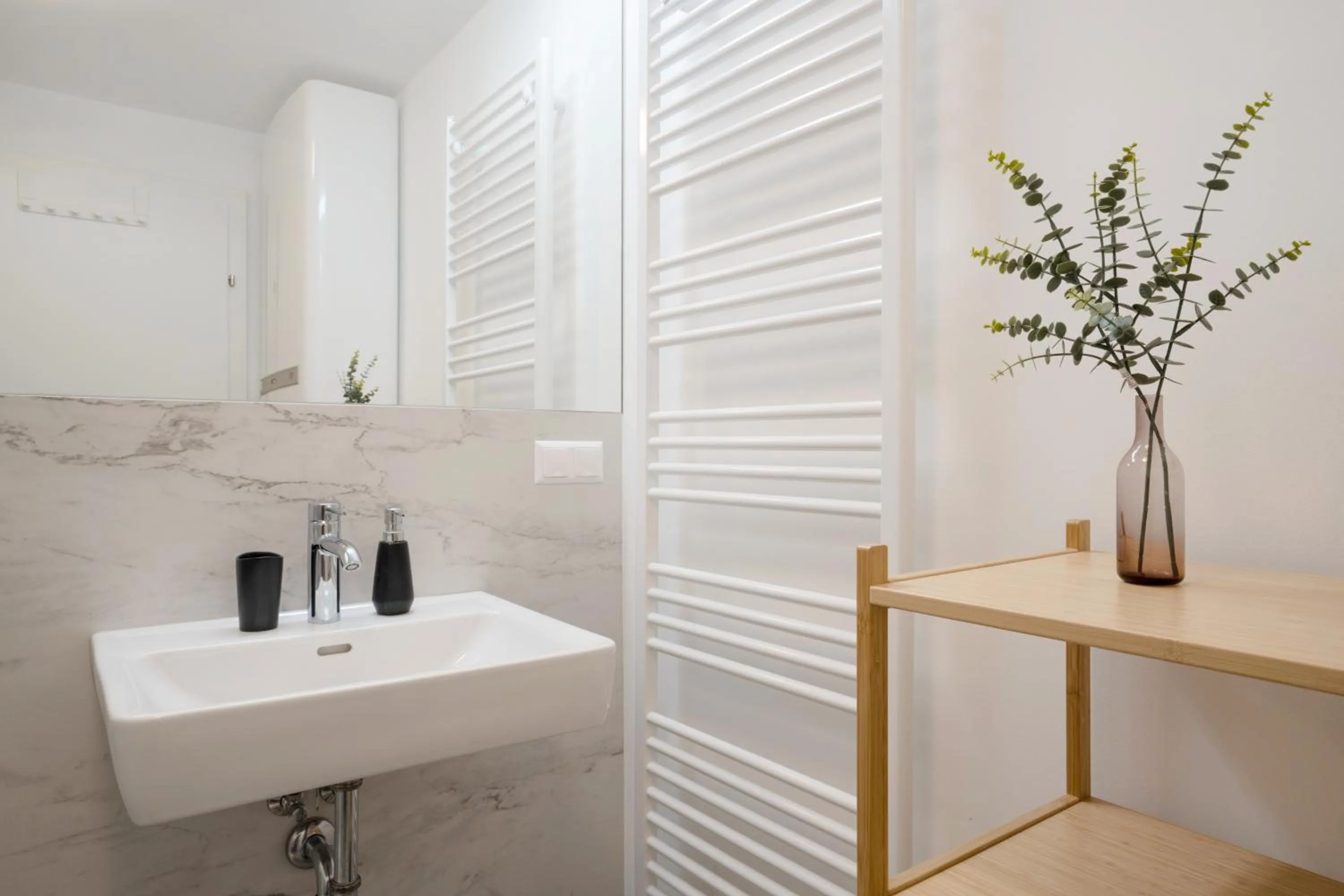 Bathroom in easy-flat Hauptplatz - City Center Apartments with a Kitchen