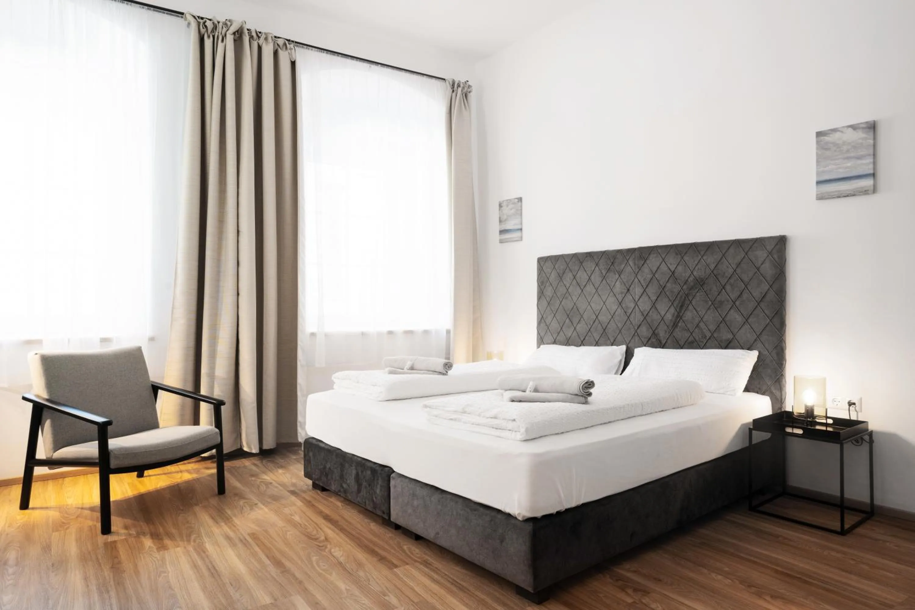 Bed in easy-flat Hauptplatz - City Center Apartments with a Kitchen