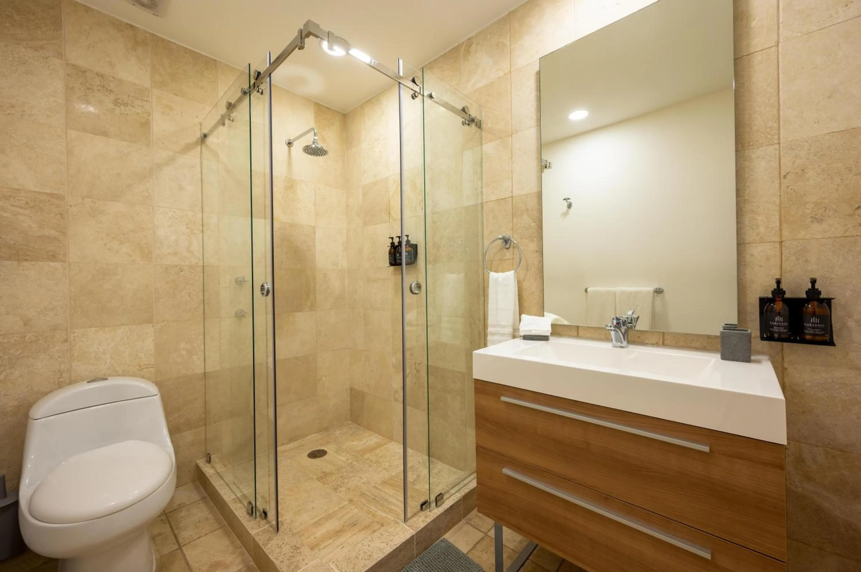 Shower in Capitalia Santa Fe
