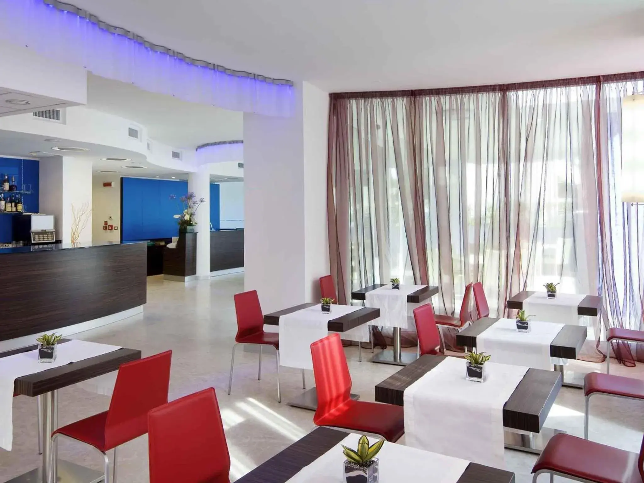 Lounge or bar in Mercure Rimini Lungomare Lounge or bar in Mercure Rimini Lungomare