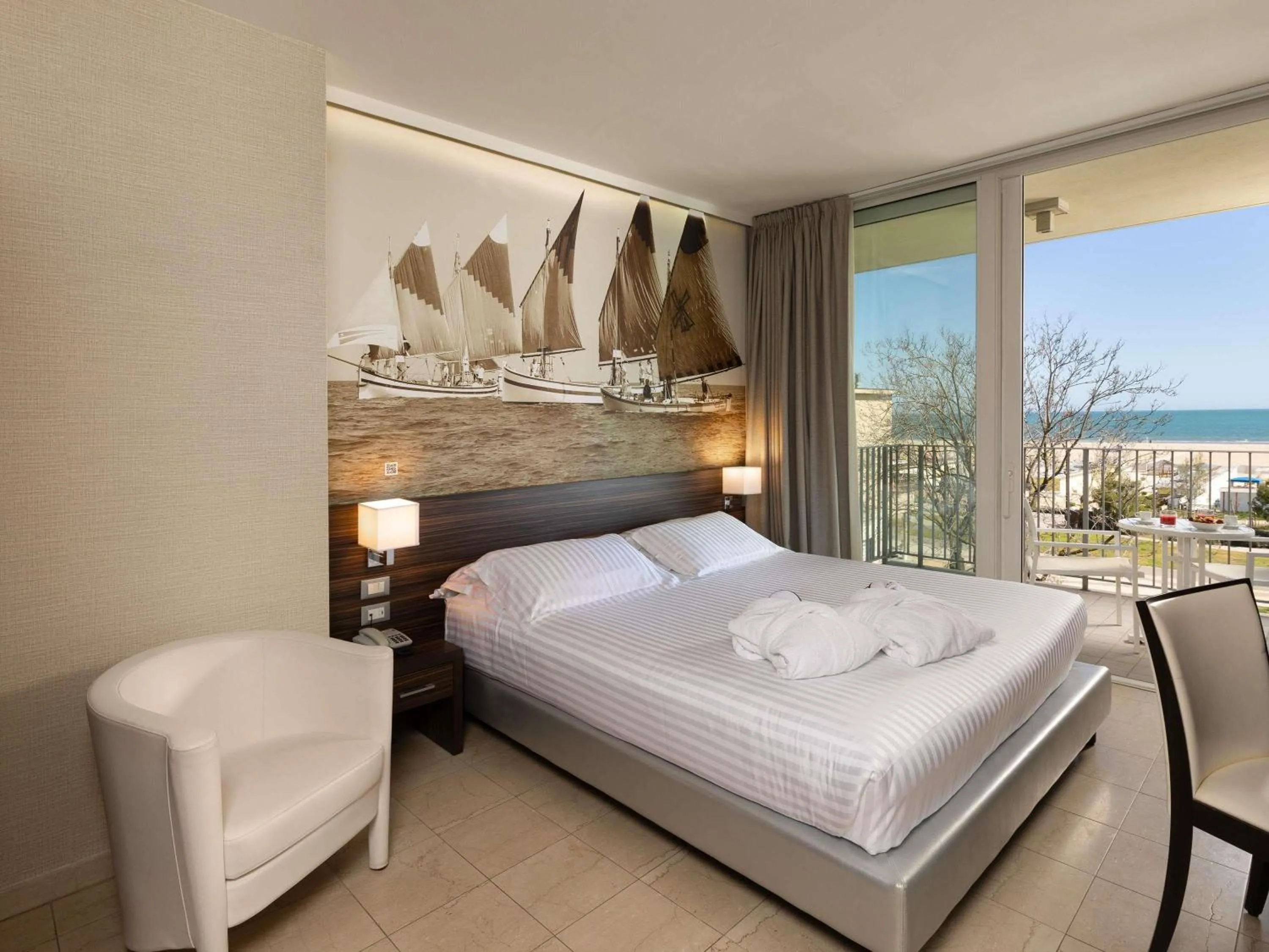 Bedroom, Bed in Mercure Rimini Lungomare