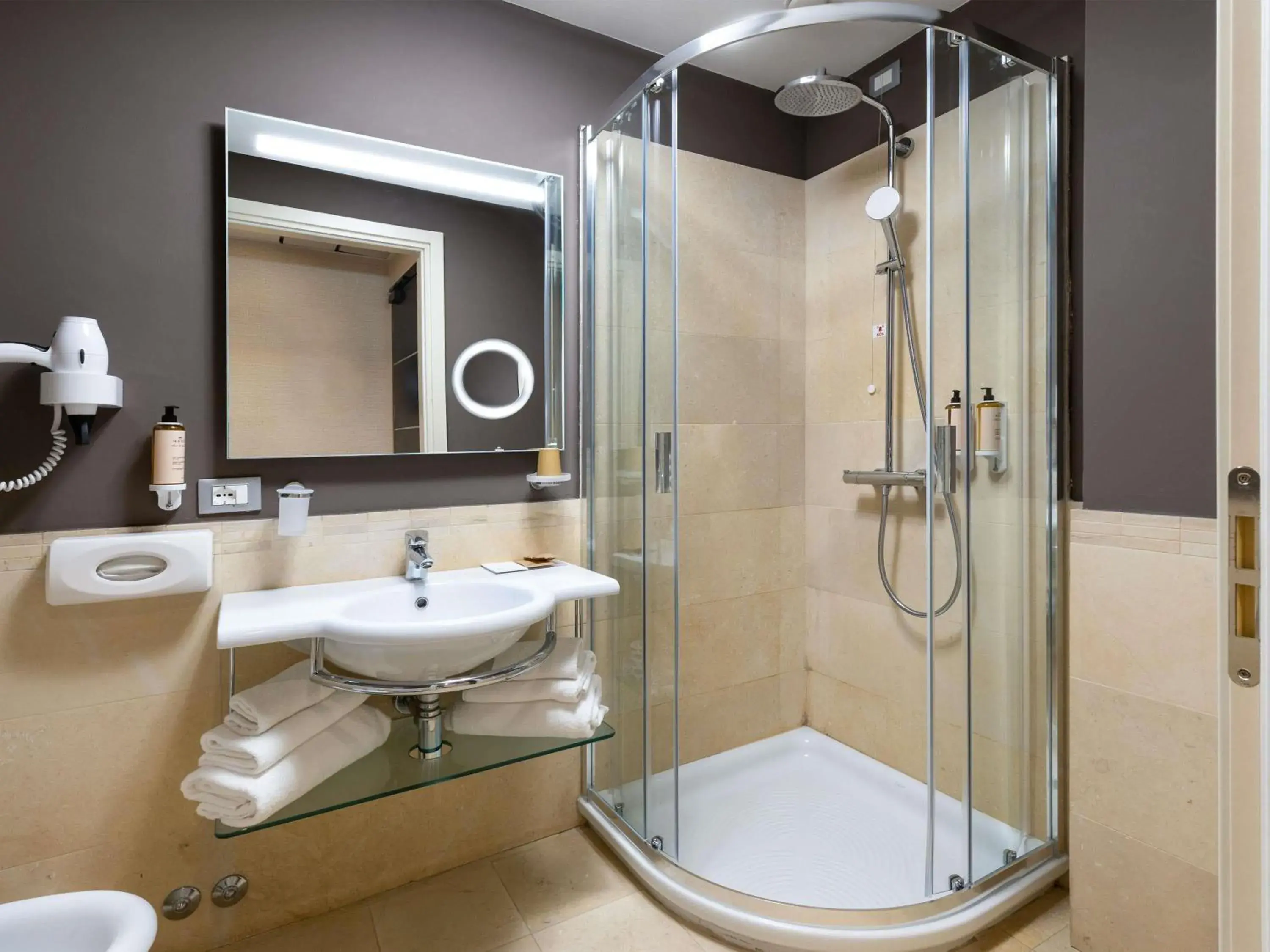 Bedroom in Mercure Rimini Lungomare Bedroom in Mercure Rimini Lungomare