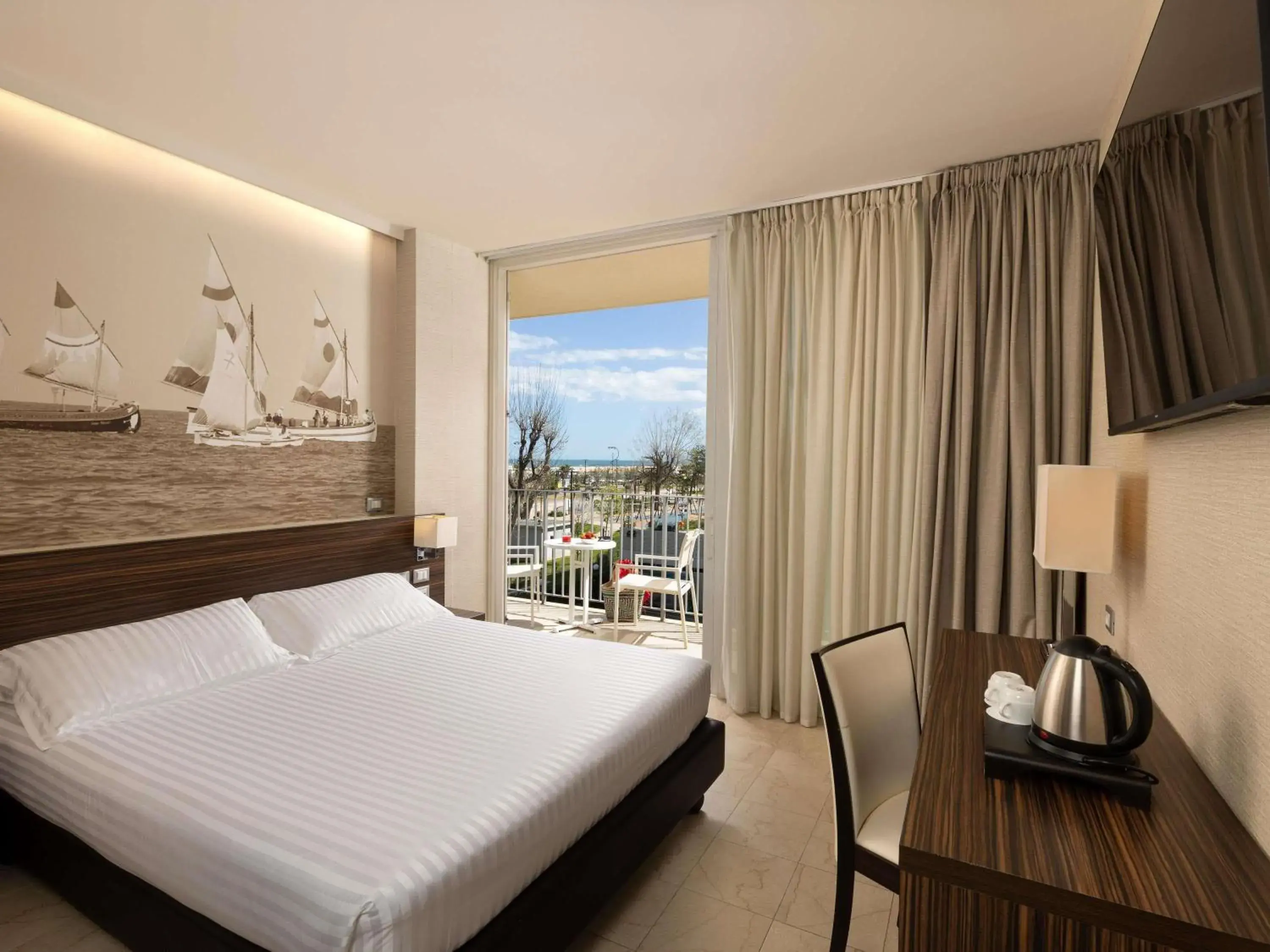 Bedroom, Bed in Mercure Rimini Lungomare Bedroom, Bed in Mercure Rimini Lungomare