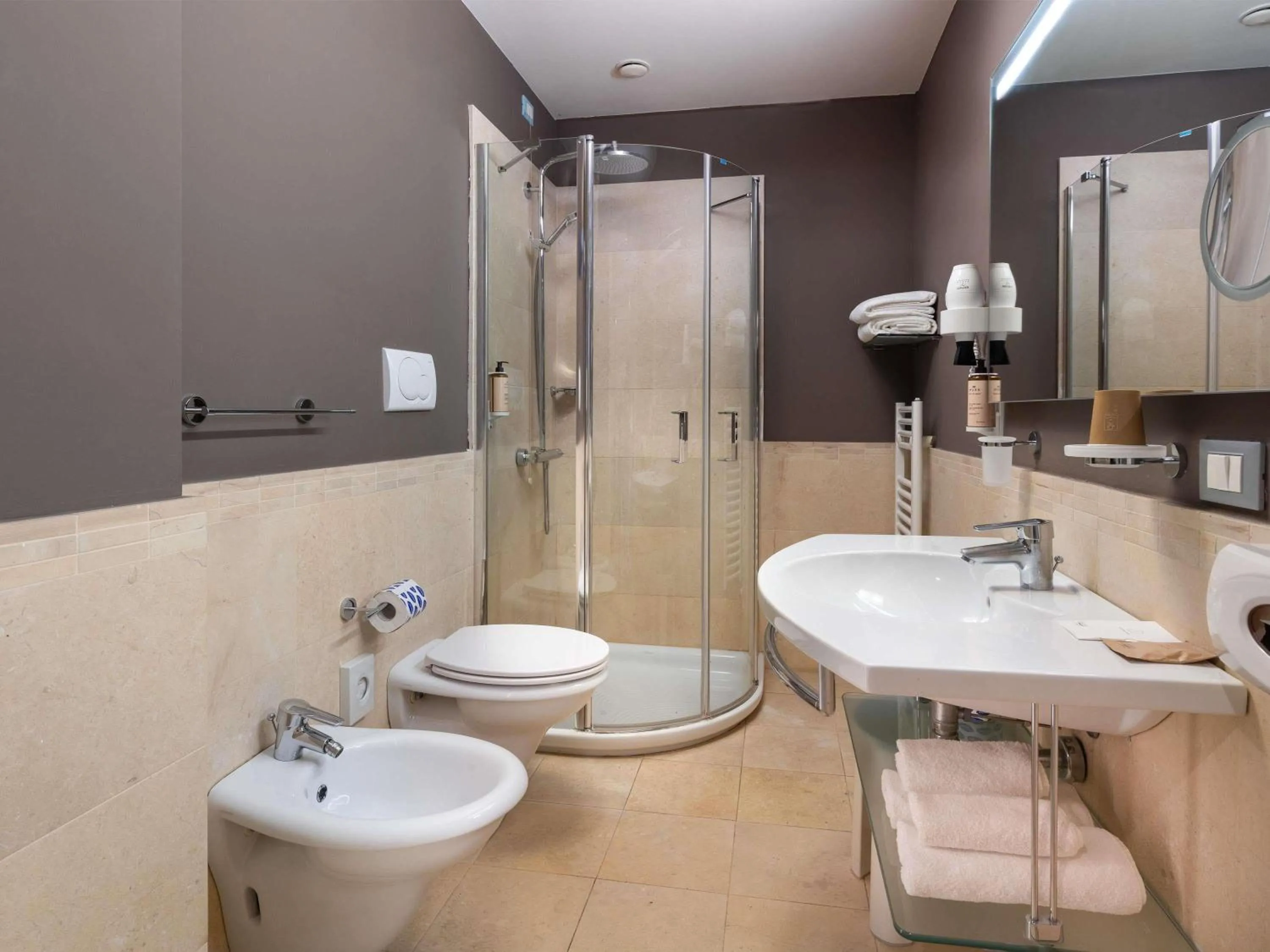 Bedroom in Mercure Rimini Lungomare