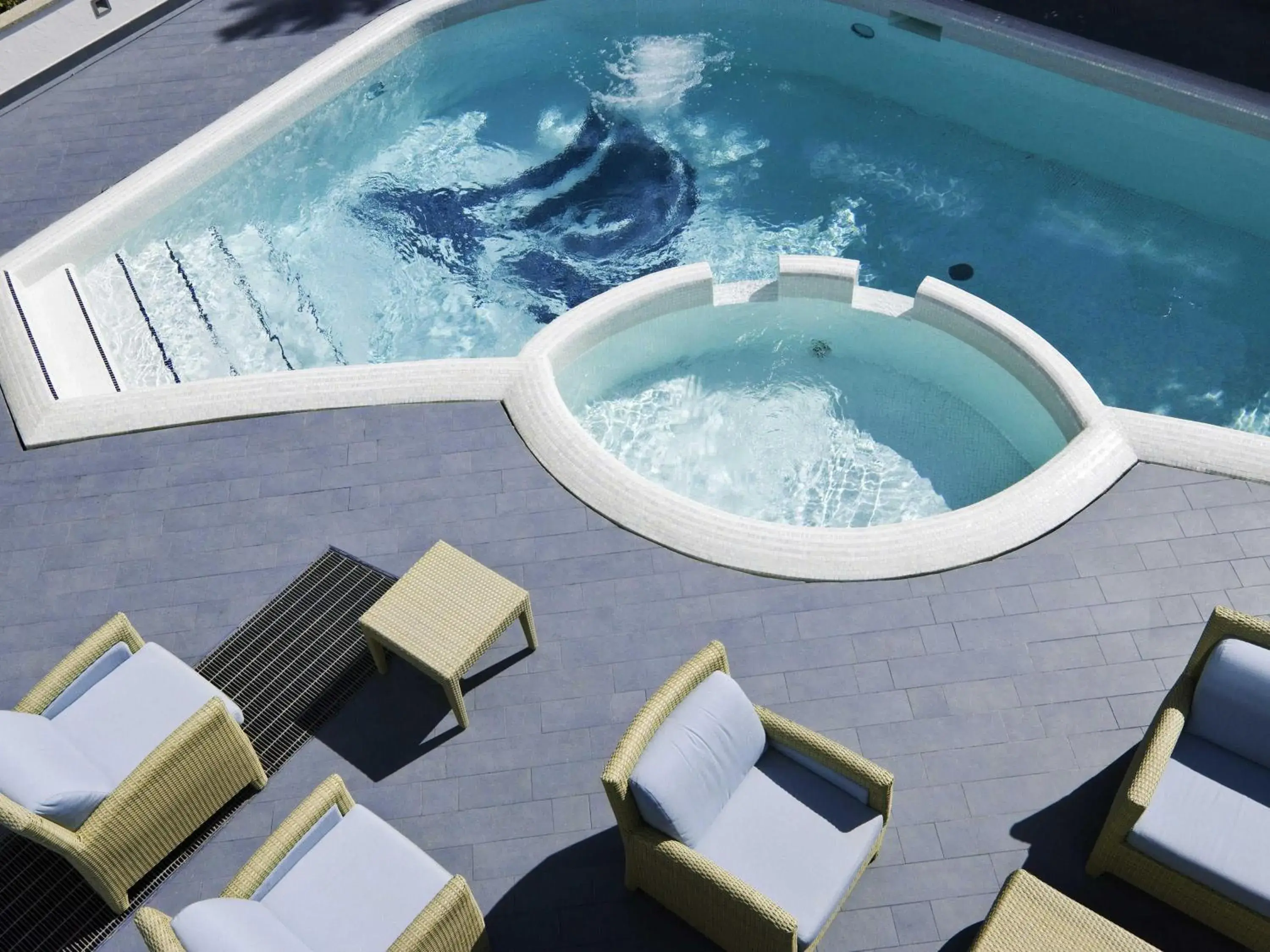 Pool view in Mercure Rimini Lungomare Pool view in Mercure Rimini Lungomare