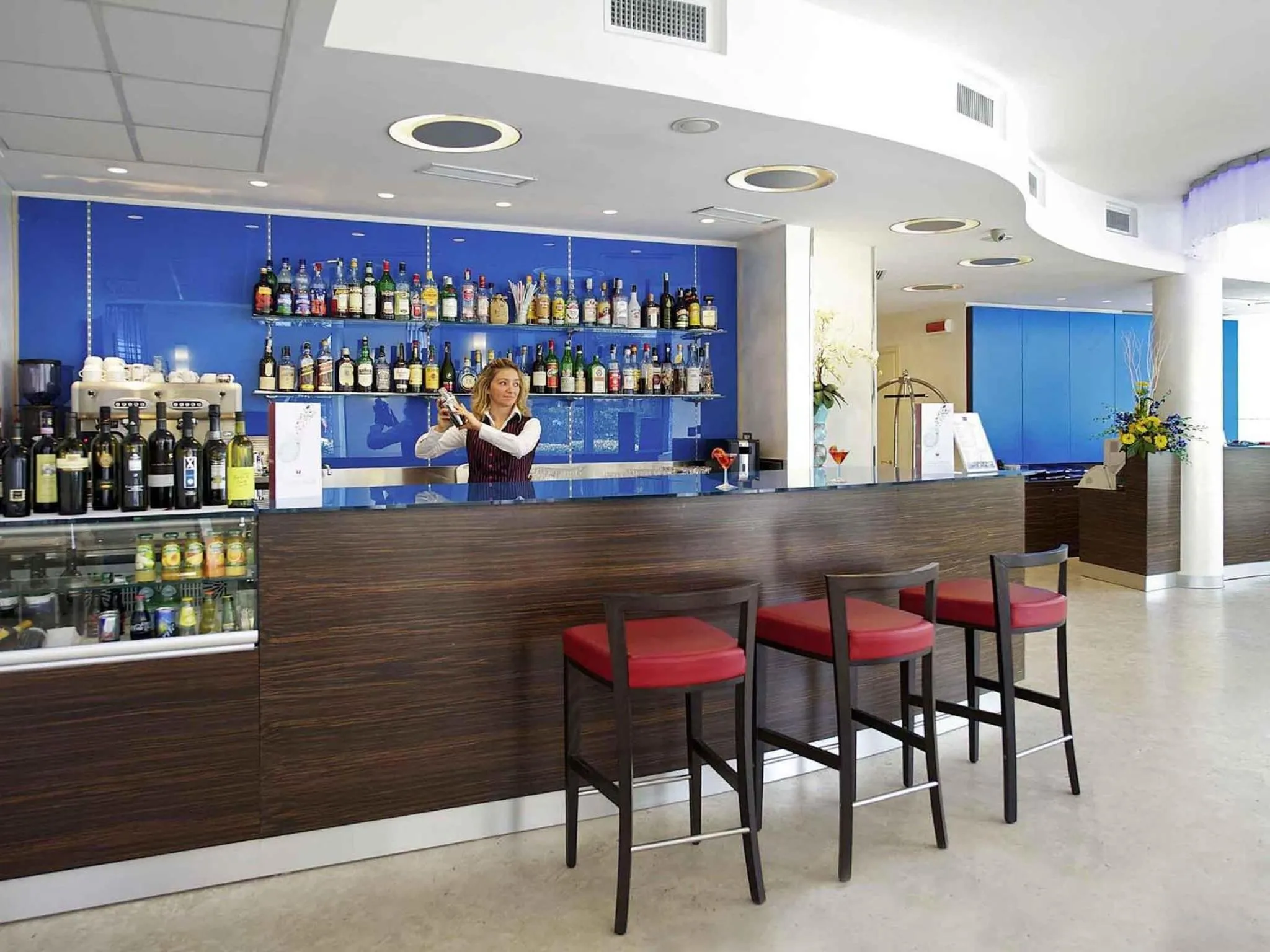 Lounge or bar in Mercure Rimini Lungomare
