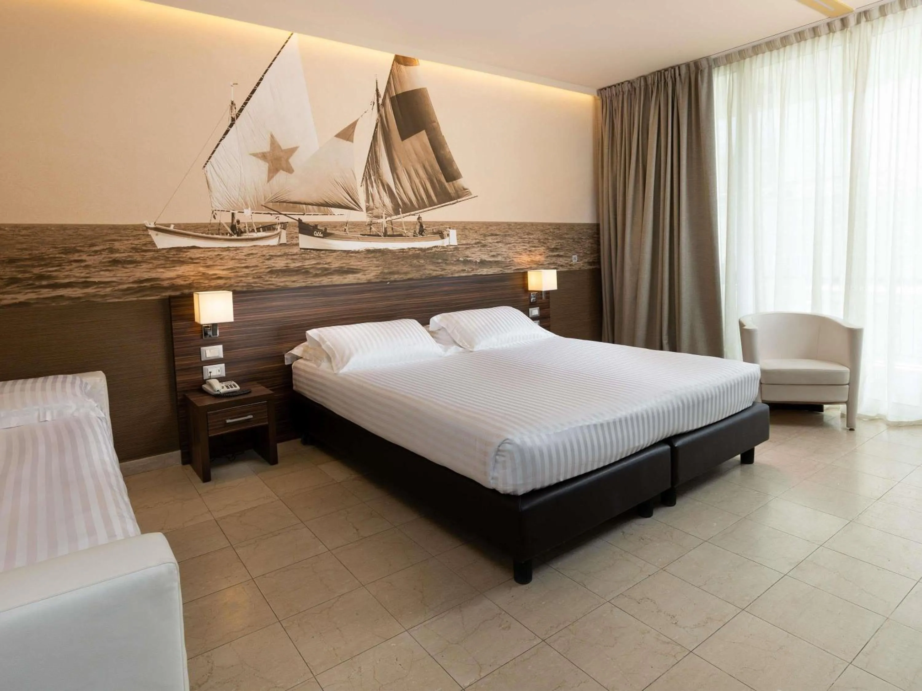 Bedroom, Bed in Mercure Rimini Lungomare