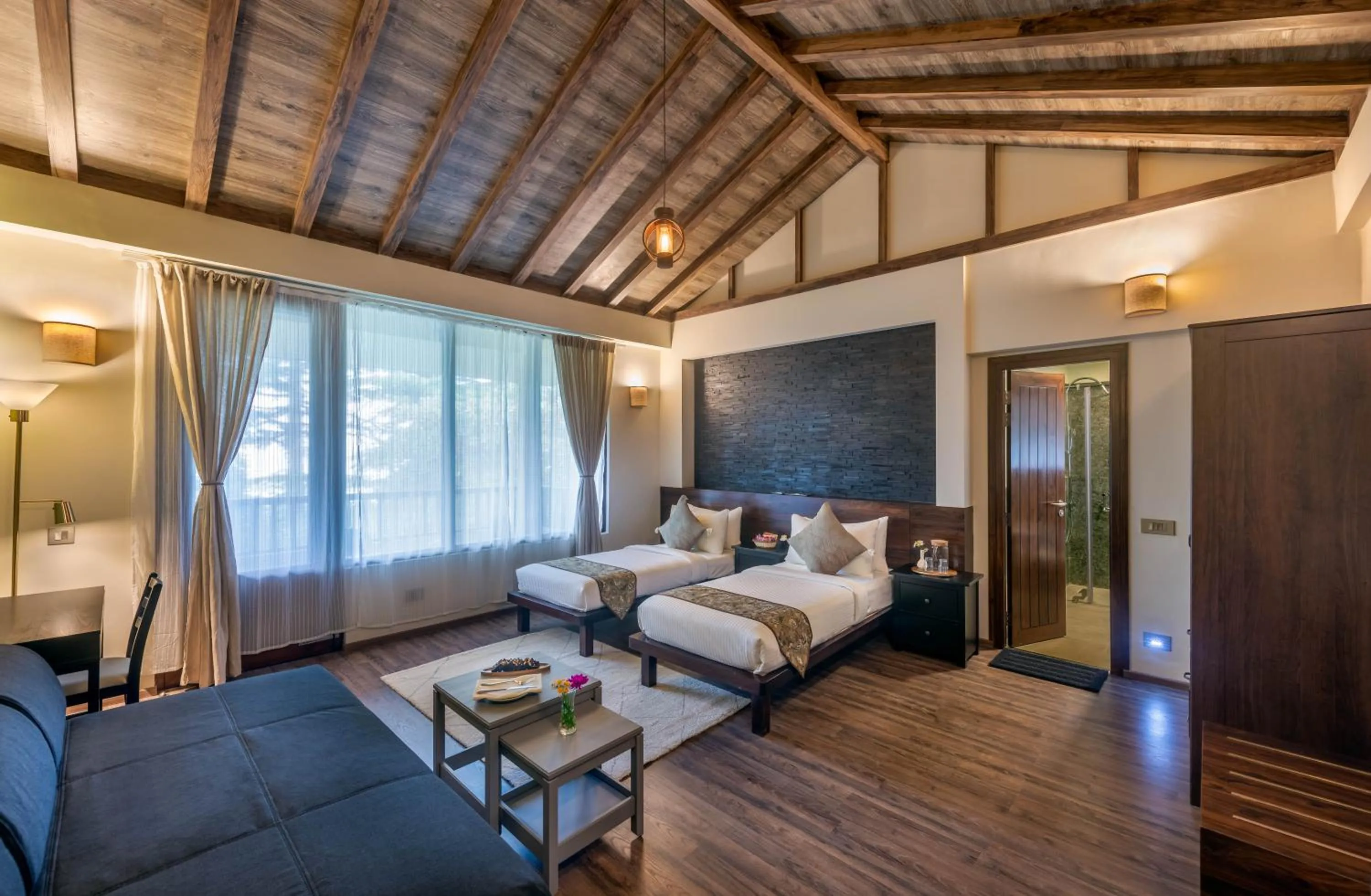 Living room, Bed in Hotel Eagles Nest