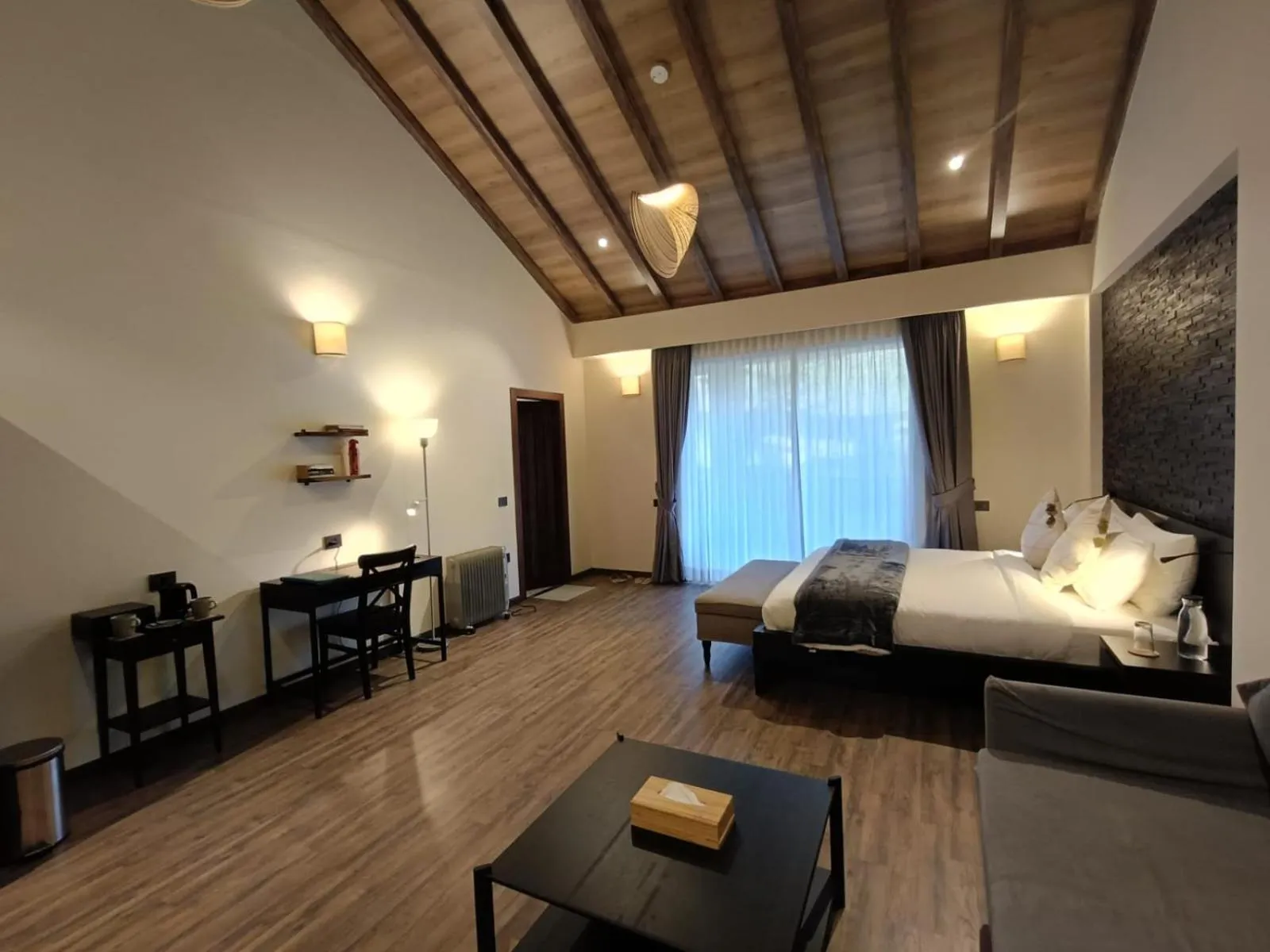 Photo of the whole room, Bed in Hotel Eagles Nest