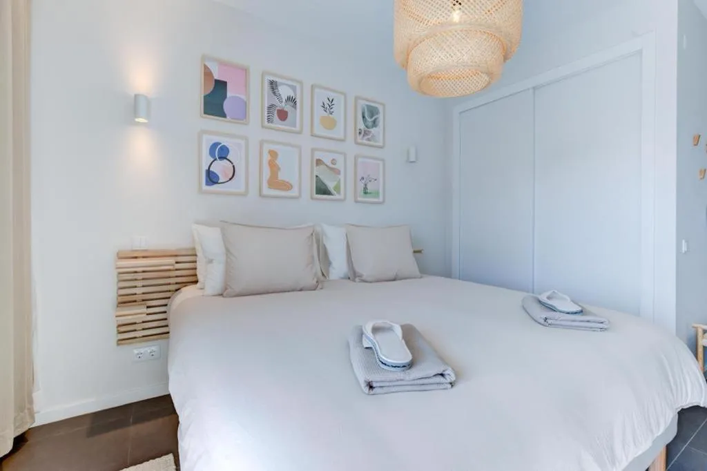 Luxury Two Bedroom Apartment with Private Roof Terrace and Hot Tub