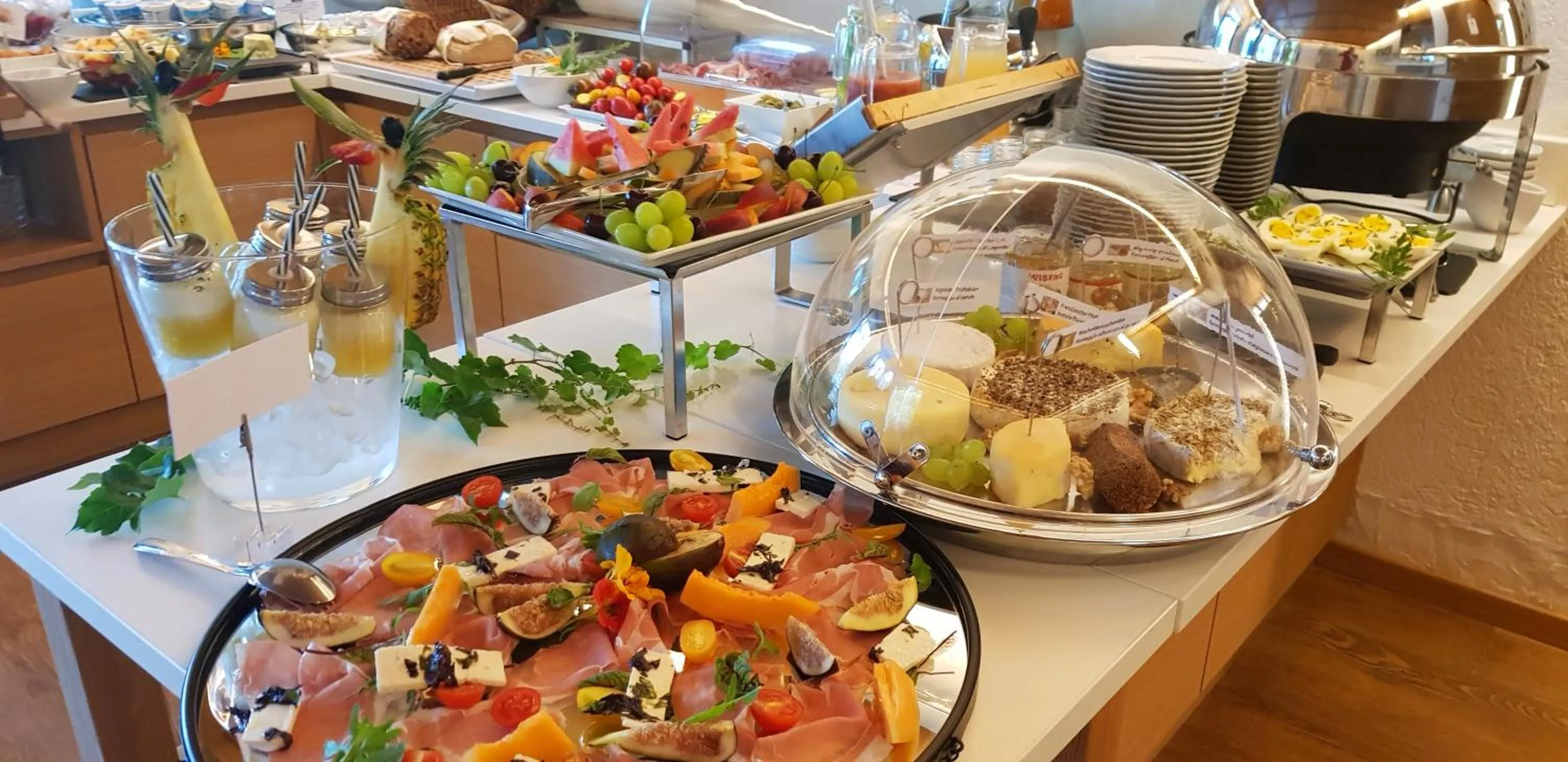 Breakfast in Hotel Gartenresidence Zea Curtis