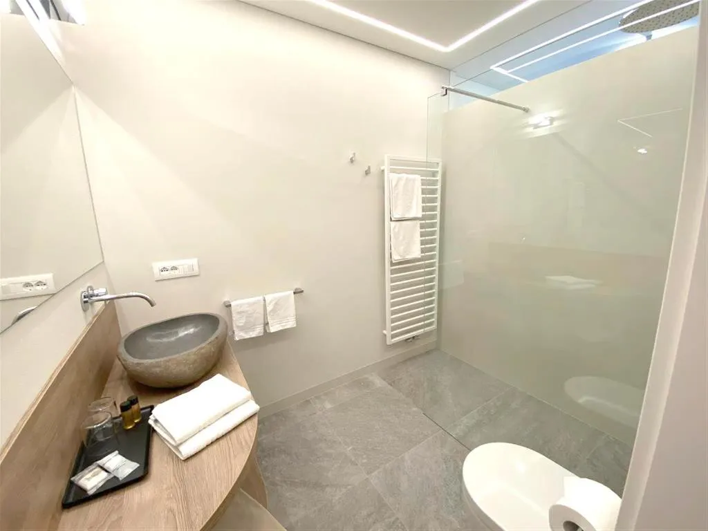 Bathroom in Hotel Gartenresidence Zea Curtis