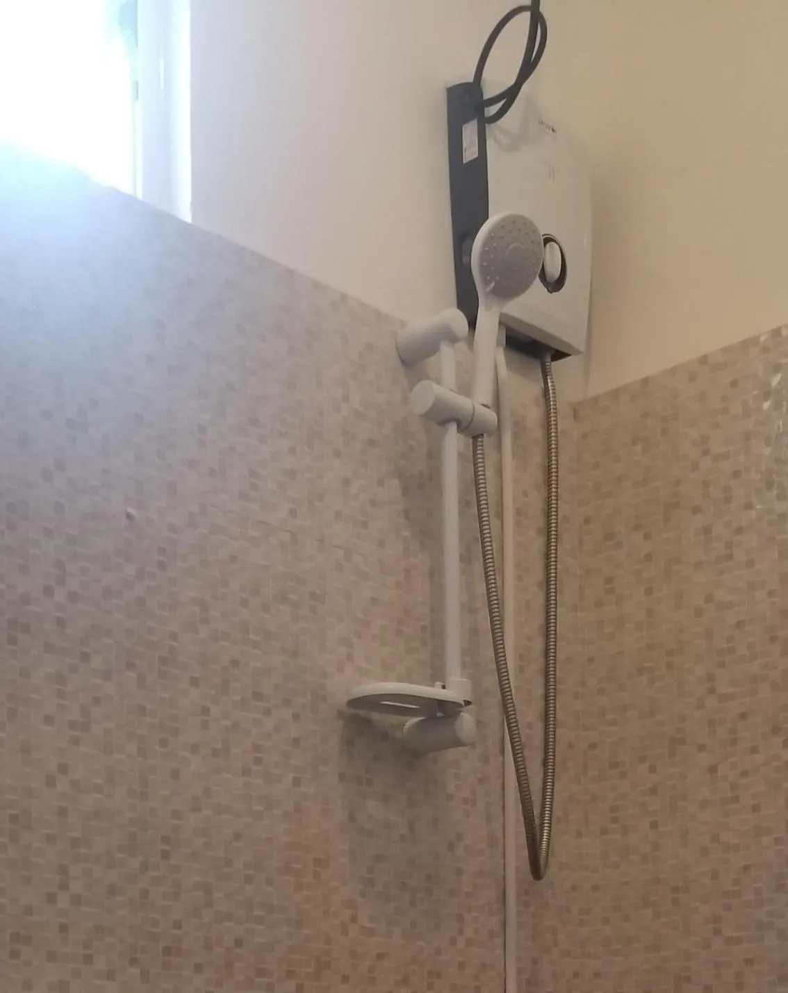 Shower in Innsite Room Rentals