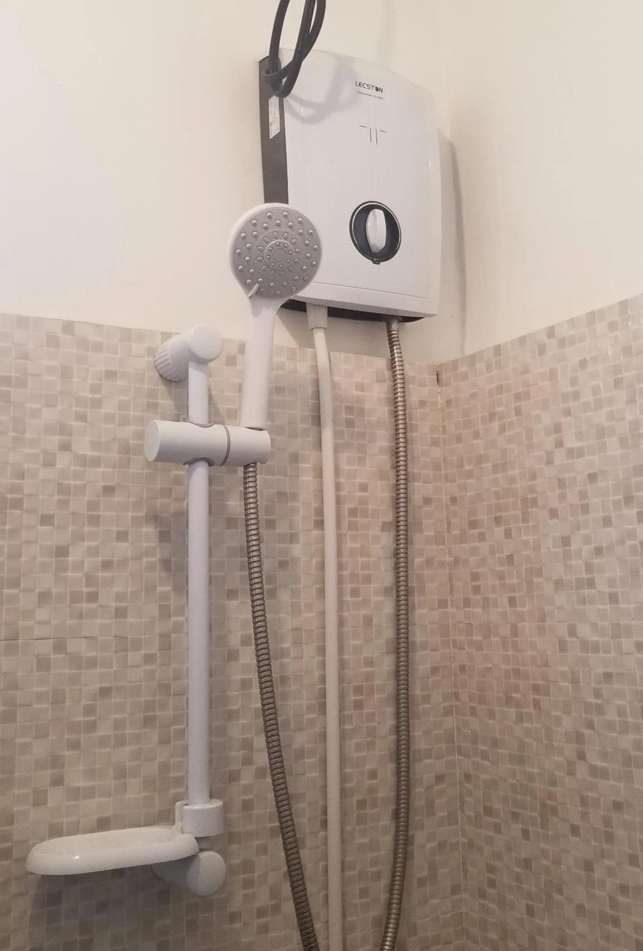 Shower in Innsite Room Rentals