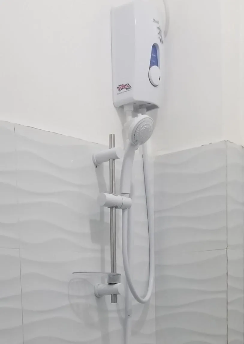 Shower in Innsite Room Rentals