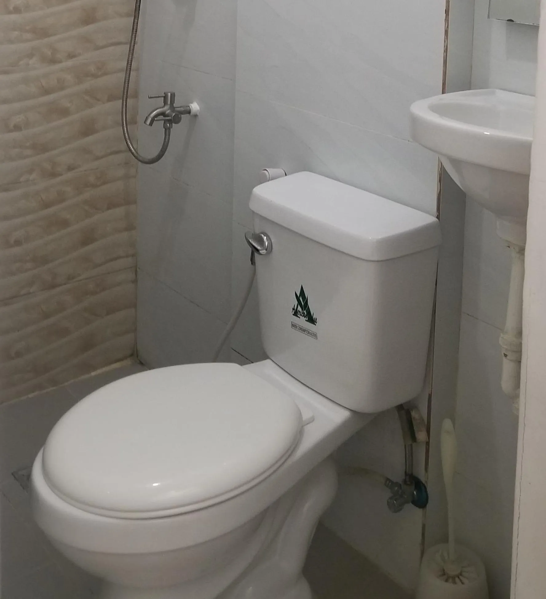 Toilet in Innsite Room Rentals