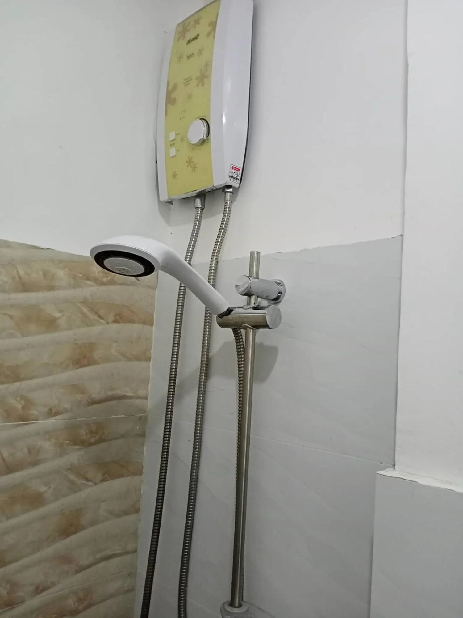 Shower in Innsite Room Rentals