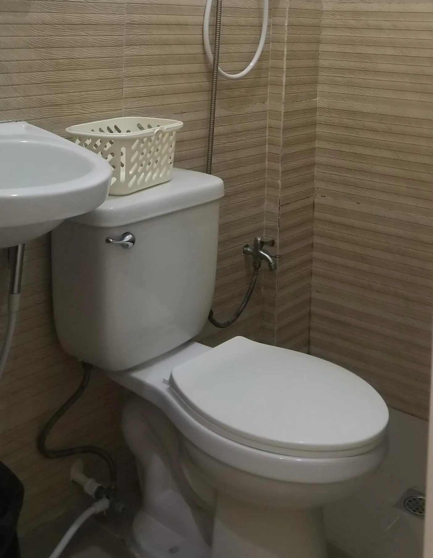 Toilet in Innsite Room Rentals