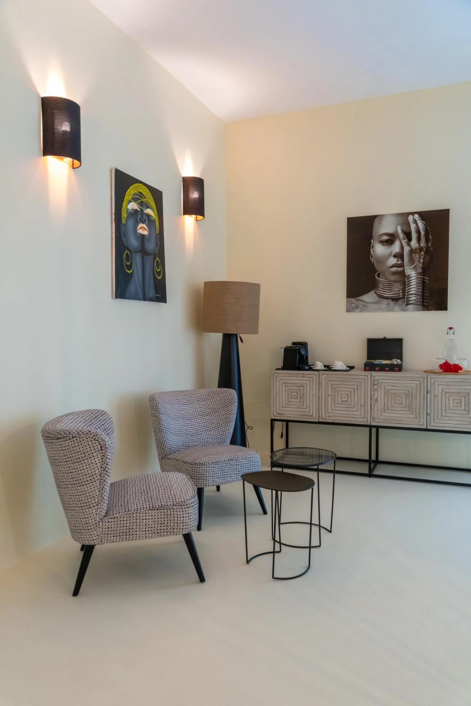 Living room in Alma Boutique Hotel