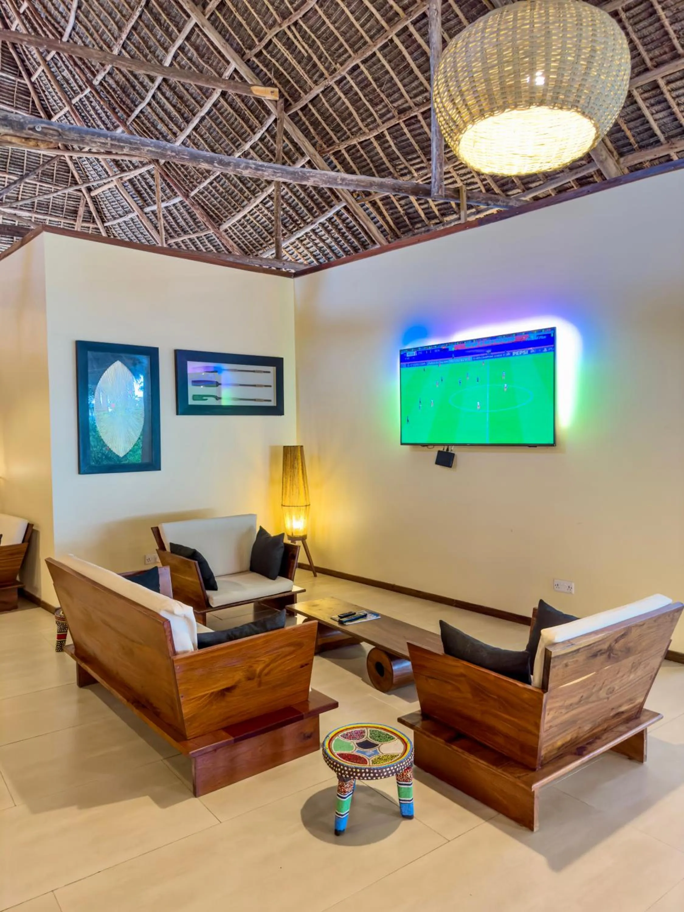Communal lounge/ TV room in Alma Boutique Hotel