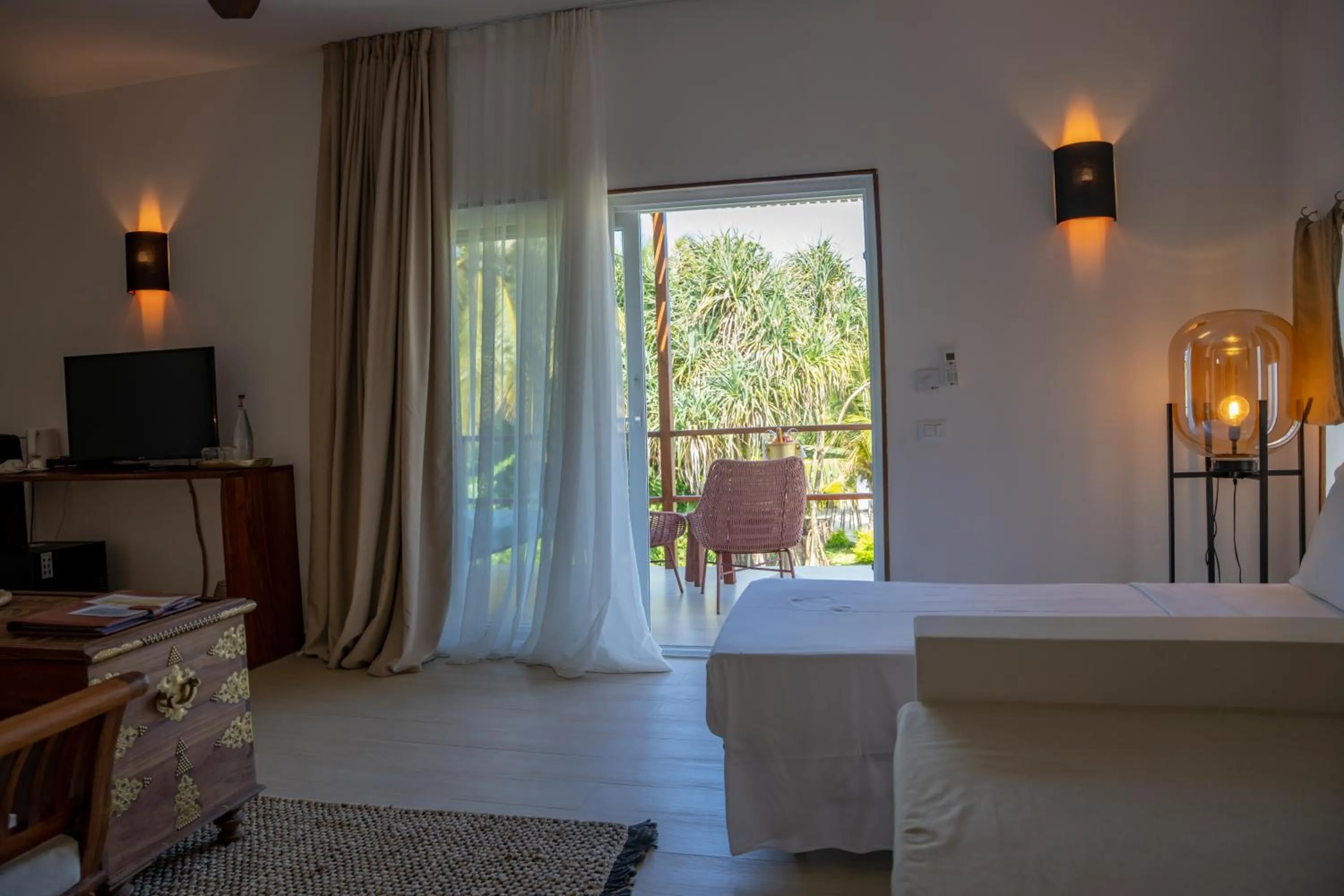 Living room, Bed in Alma Boutique Hotel