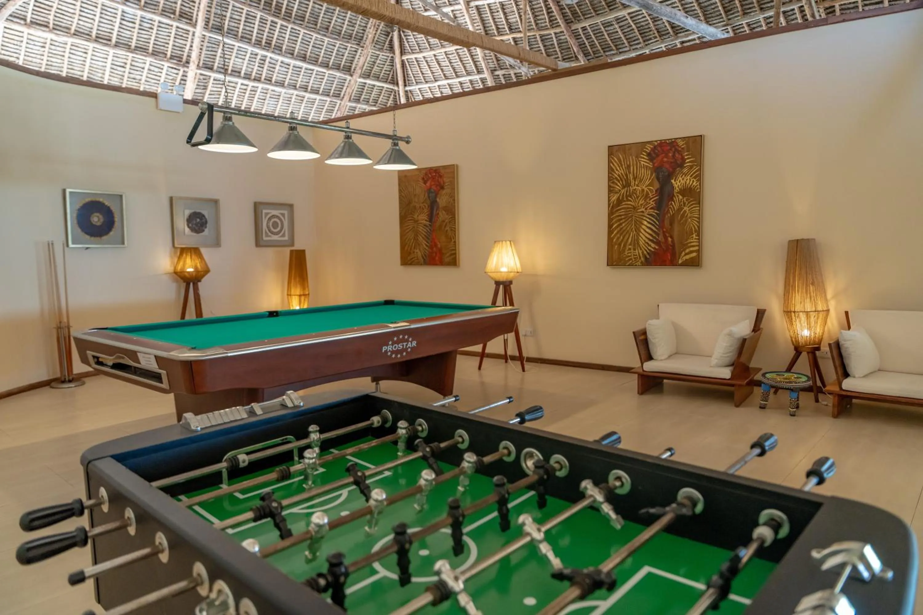 Communal lounge/ TV room in Alma Boutique Hotel