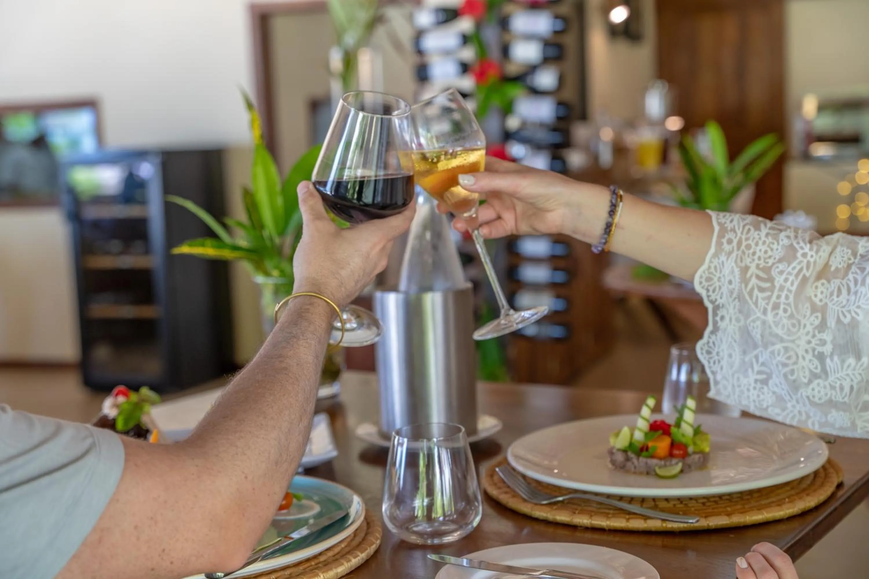 Restaurant/places to eat in Alma Boutique Hotel