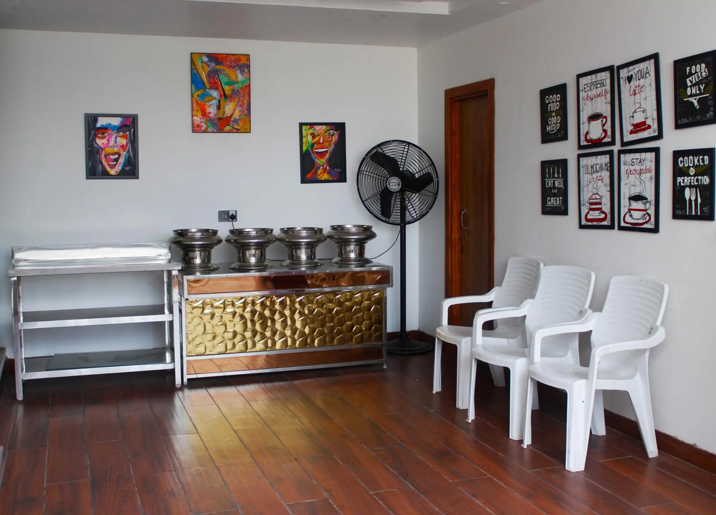 Restaurant/places to eat in Blessings Hotel Restaurant/places to eat in Blessings Hotel