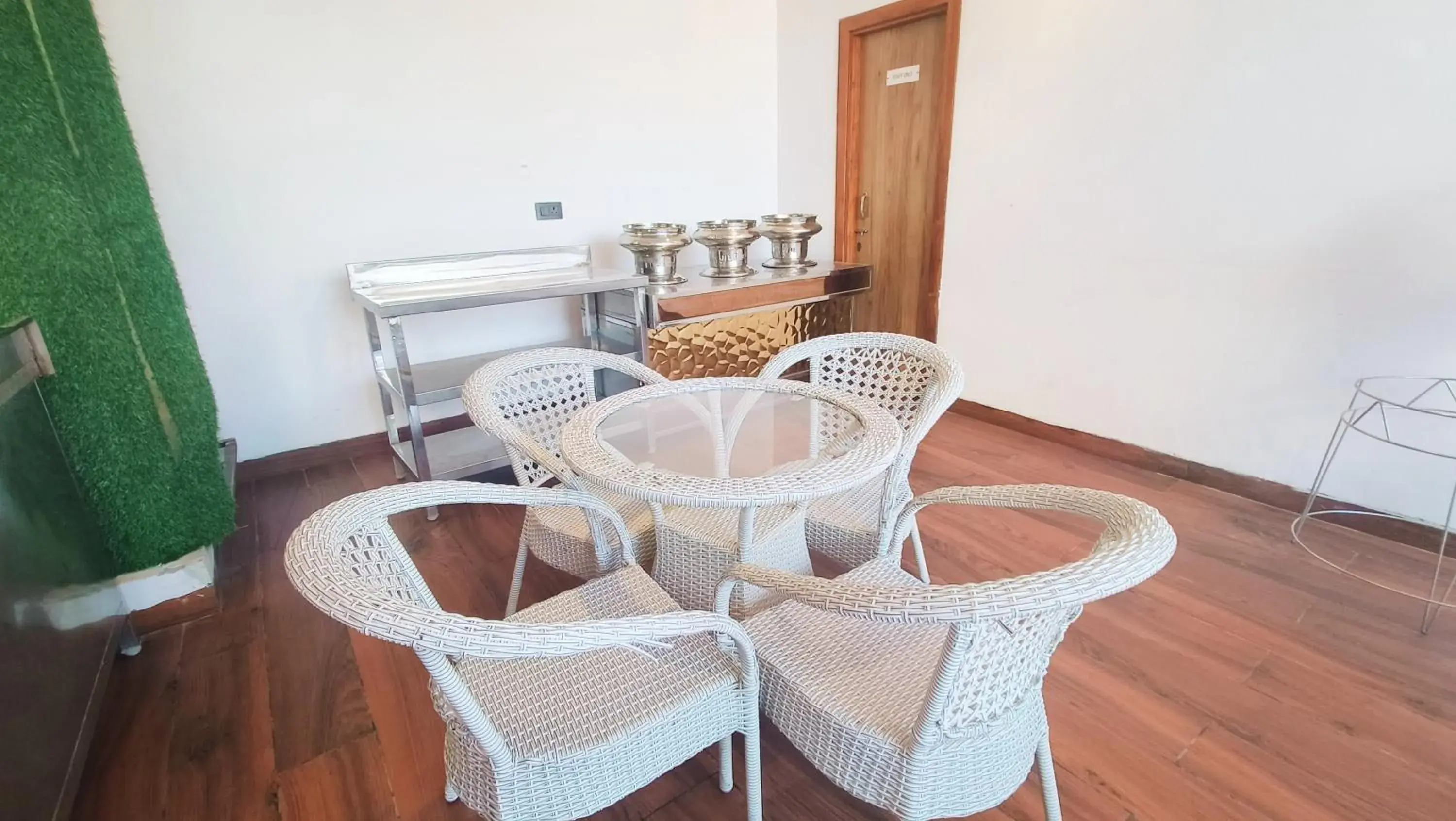 Restaurant/places to eat in Blessings Hotel Restaurant/places to eat in Blessings Hotel