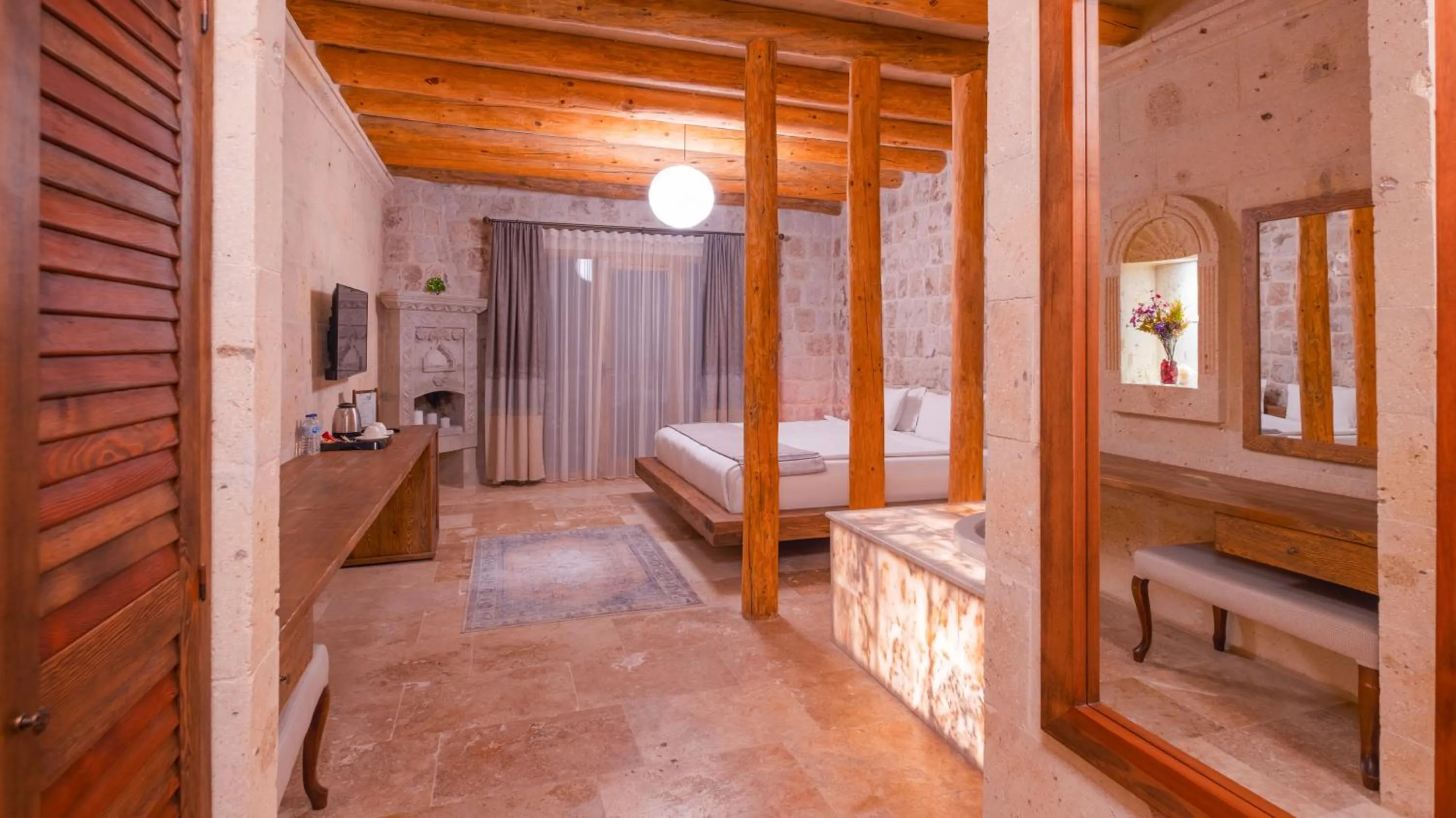 Photo of the whole room, Bed in La Fairy Cappadocia