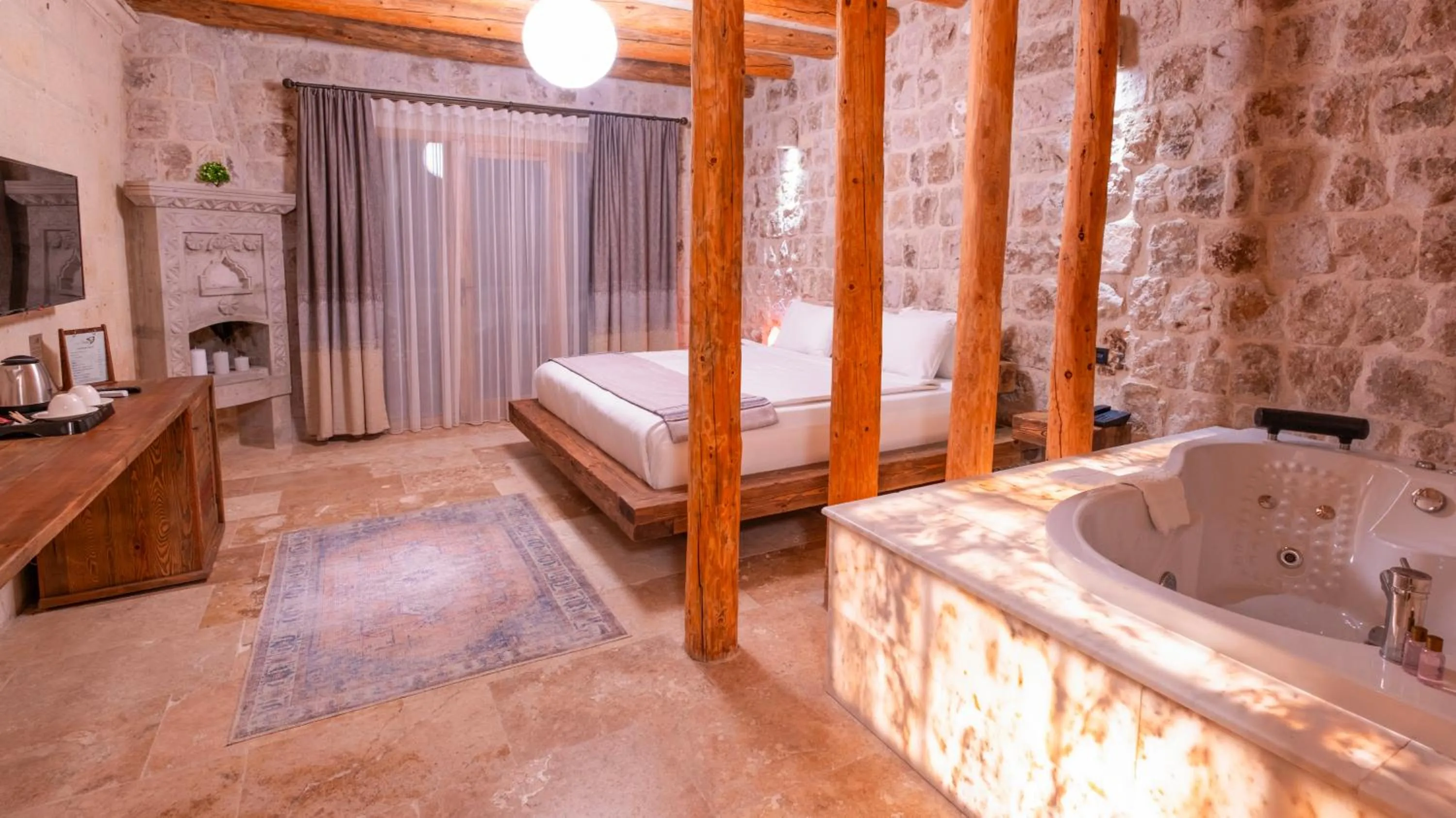 Photo of the whole room, Bed in La Fairy Cappadocia