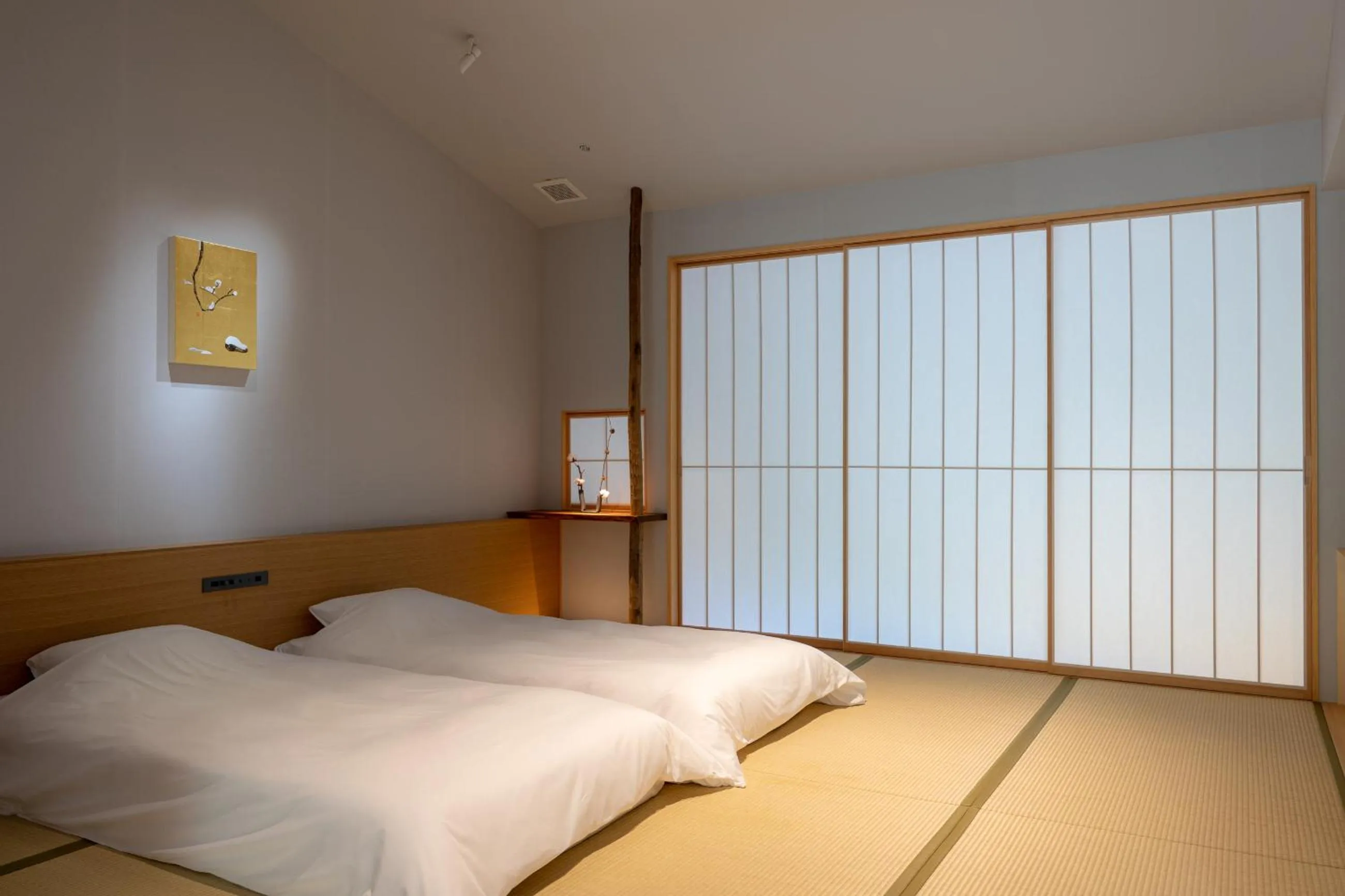 Photo of the whole room, Bed in Naoshima Ryokan Roka
