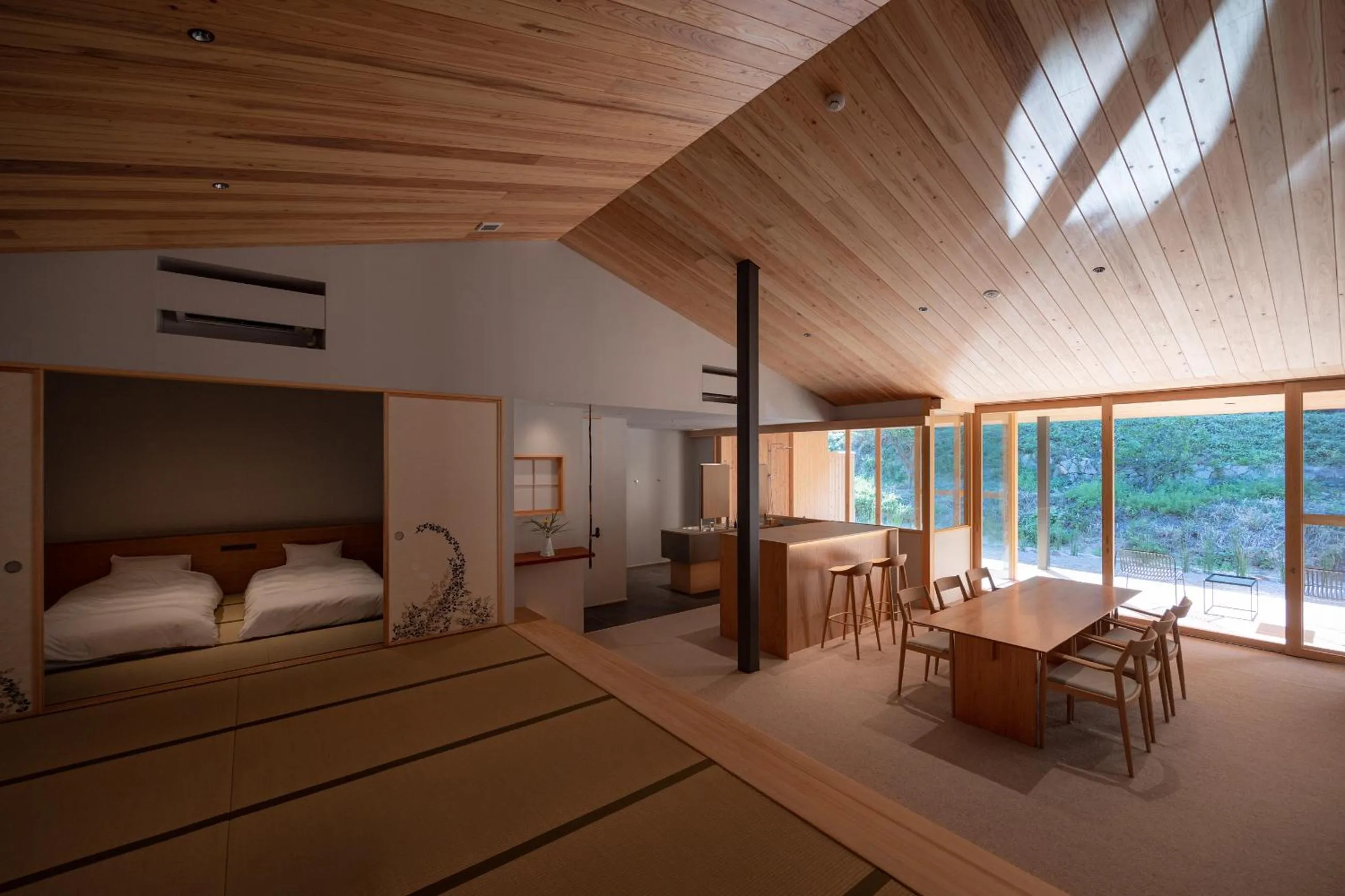 Photo of the whole room, Bed in Naoshima Ryokan Roka