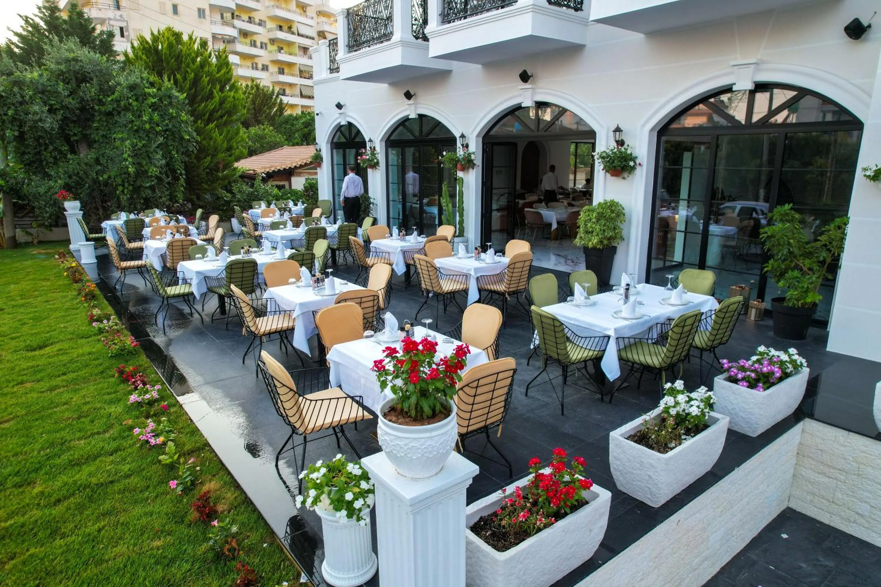 Restaurant/places to eat in Chimaera Hotel